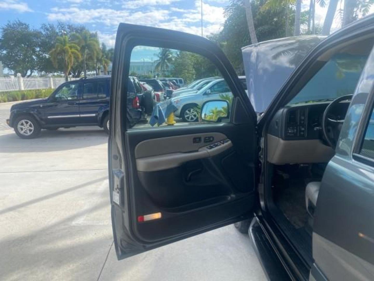 2002 Medium Charcoal Gray Metalli /Graphite/Medium Gray Chevrolet Suburban LT LOW MILES 60,399 1 OWNER (3GNEC16T32G) with an 5.3L Vortec 1000 SFI V8 Engine engine, Automatic transmission, located at 4701 North Dixie Hwy, Pompano Beach, FL, 33064, (954) 422-2889, 26.240938, -80.123474 - OUR WEBPAGE FLORIDACARS1.COM HAS OVER 100 PHOTOS AND FREE CARFAX LINK 2002 CHEVROLET SUBURBAN 1500 LT AUTORIDE VIN: 3GNEC16T32G235731 3 G N E C 1 6 T 3 2 G 2 3 5 7 3 1 4 DOOR WAGON/SPORT UTILITY 5.3L V8 F OHV GASOLINE REAR WHEEL DRIVE TOW PKG Features ABS Brakes Air Conditioning Alloy Wheels AM/FM S - Photo#9
