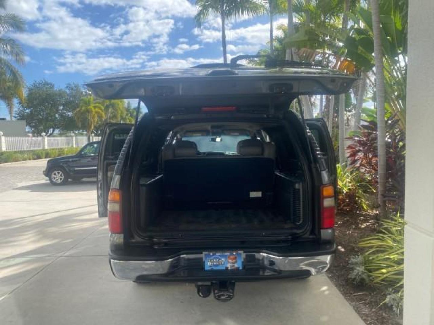 2002 Medium Charcoal Gray Metalli /Graphite/Medium Gray Chevrolet Suburban LT LOW MILES 60,399 1 OWNER (3GNEC16T32G) with an 5.3L Vortec 1000 SFI V8 Engine engine, Automatic transmission, located at 4701 North Dixie Hwy, Pompano Beach, FL, 33064, (954) 422-2889, 26.240938, -80.123474 - OUR WEBPAGE FLORIDACARS1.COM HAS OVER 100 PHOTOS AND FREE CARFAX LINK 2002 CHEVROLET SUBURBAN 1500 LT AUTORIDE VIN: 3GNEC16T32G235731 3 G N E C 1 6 T 3 2 G 2 3 5 7 3 1 4 DOOR WAGON/SPORT UTILITY 5.3L V8 F OHV GASOLINE REAR WHEEL DRIVE TOW PKG Features ABS Brakes Air Conditioning Alloy Wheels AM/FM S - Photo#15