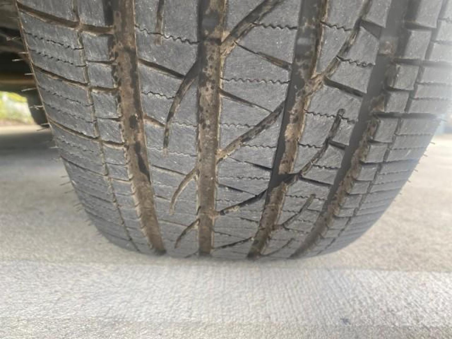 2002 Medium Charcoal Gray Metalli /Graphite/Medium Gray Chevrolet Suburban LT LOW MILES 60,399 1 OWNER (3GNEC16T32G) with an 5.3L Vortec 1000 SFI V8 Engine engine, Automatic transmission, located at 4701 North Dixie Hwy, Pompano Beach, FL, 33064, (954) 422-2889, 26.240938, -80.123474 - OUR WEBPAGE FLORIDACARS1.COM HAS OVER 100 PHOTOS AND FREE CARFAX LINK 2002 CHEVROLET SUBURBAN 1500 LT AUTORIDE VIN: 3GNEC16T32G235731 3 G N E C 1 6 T 3 2 G 2 3 5 7 3 1 4 DOOR WAGON/SPORT UTILITY 5.3L V8 F OHV GASOLINE REAR WHEEL DRIVE TOW PKG Features ABS Brakes Air Conditioning Alloy Wheels AM/FM S - Photo#20