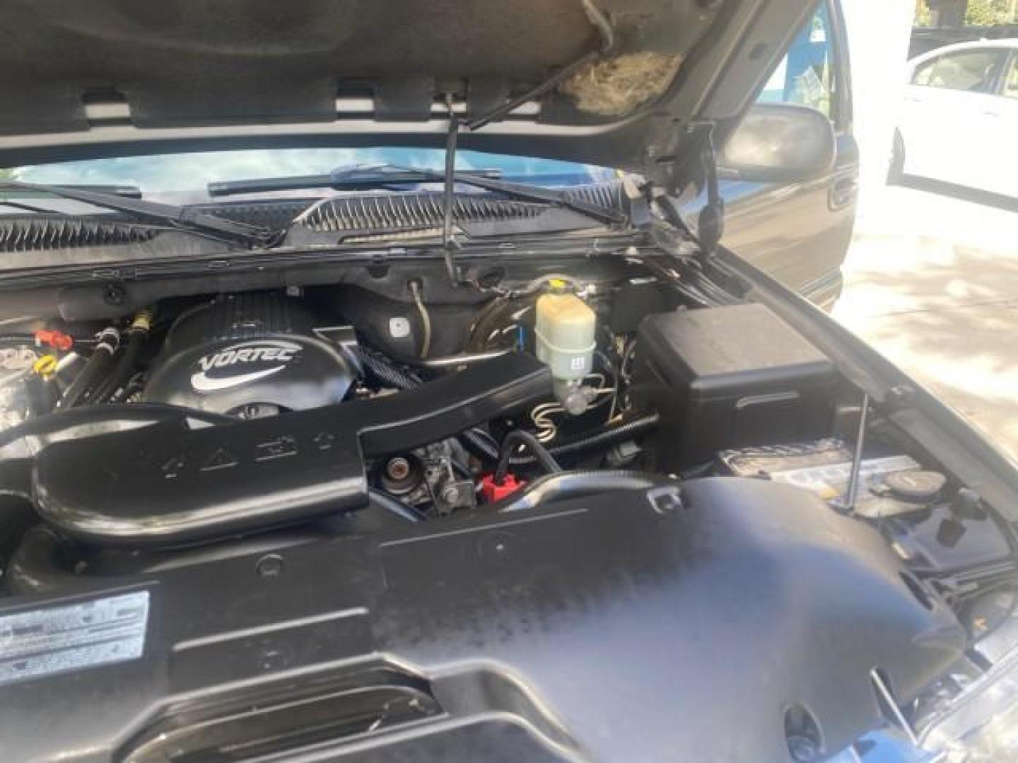 2002 Medium Charcoal Gray Metalli /Graphite/Medium Gray Chevrolet Suburban LT LOW MILES 60,399 1 OWNER (3GNEC16T32G) with an 5.3L Vortec 1000 SFI V8 Engine engine, Automatic transmission, located at 4701 North Dixie Hwy, Pompano Beach, FL, 33064, (954) 422-2889, 26.240938, -80.123474 - OUR WEBPAGE FLORIDACARS1.COM HAS OVER 100 PHOTOS AND FREE CARFAX LINK 2002 CHEVROLET SUBURBAN 1500 LT AUTORIDE VIN: 3GNEC16T32G235731 3 G N E C 1 6 T 3 2 G 2 3 5 7 3 1 4 DOOR WAGON/SPORT UTILITY 5.3L V8 F OHV GASOLINE REAR WHEEL DRIVE TOW PKG Features ABS Brakes Air Conditioning Alloy Wheels AM/FM S - Photo#26