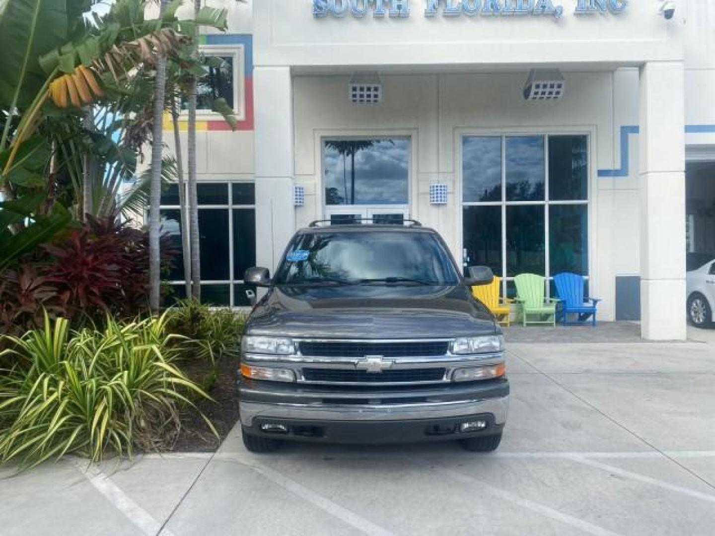 2002 Medium Charcoal Gray Metalli /Graphite/Medium Gray Chevrolet Suburban LT LOW MILES 60,399 1 OWNER (3GNEC16T32G) with an 5.3L Vortec 1000 SFI V8 Engine engine, Automatic transmission, located at 4701 North Dixie Hwy, Pompano Beach, FL, 33064, (954) 422-2889, 26.240938, -80.123474 - OUR WEBPAGE FLORIDACARS1.COM HAS OVER 100 PHOTOS AND FREE CARFAX LINK 2002 CHEVROLET SUBURBAN 1500 LT AUTORIDE VIN: 3GNEC16T32G235731 3 G N E C 1 6 T 3 2 G 2 3 5 7 3 1 4 DOOR WAGON/SPORT UTILITY 5.3L V8 F OHV GASOLINE REAR WHEEL DRIVE TOW PKG Features ABS Brakes Air Conditioning Alloy Wheels AM/FM S - Photo#27