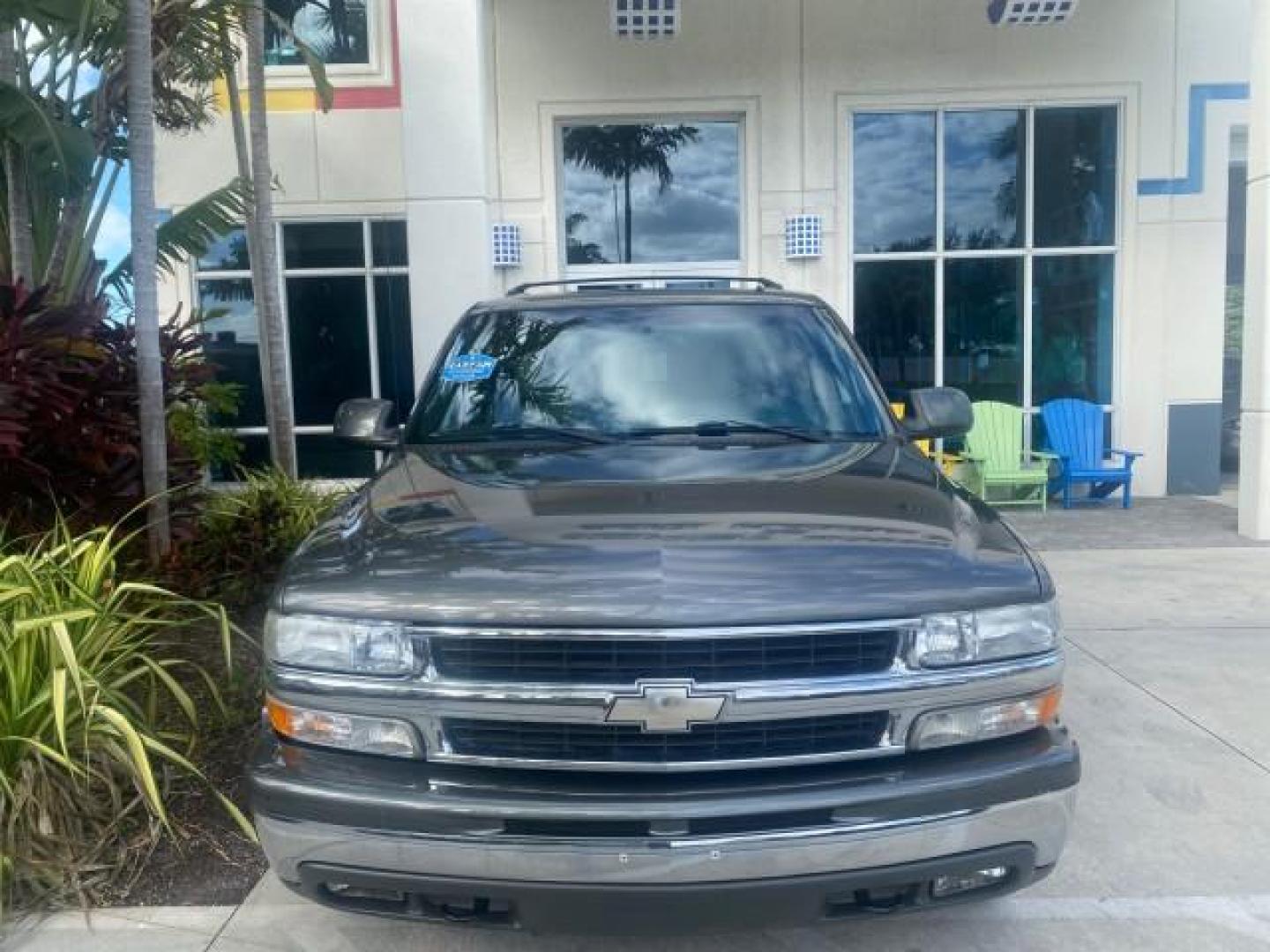 2002 Medium Charcoal Gray Metalli /Graphite/Medium Gray Chevrolet Suburban LT LOW MILES 60,399 1 OWNER (3GNEC16T32G) with an 5.3L Vortec 1000 SFI V8 Engine engine, Automatic transmission, located at 4701 North Dixie Hwy, Pompano Beach, FL, 33064, (954) 422-2889, 26.240938, -80.123474 - OUR WEBPAGE FLORIDACARS1.COM HAS OVER 100 PHOTOS AND FREE CARFAX LINK 2002 CHEVROLET SUBURBAN 1500 LT AUTORIDE VIN: 3GNEC16T32G235731 3 G N E C 1 6 T 3 2 G 2 3 5 7 3 1 4 DOOR WAGON/SPORT UTILITY 5.3L V8 F OHV GASOLINE REAR WHEEL DRIVE TOW PKG Features ABS Brakes Air Conditioning Alloy Wheels AM/FM S - Photo#28