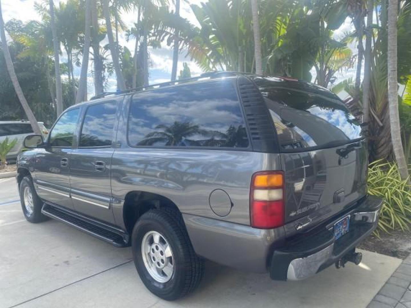 2002 Medium Charcoal Gray Metalli /Graphite/Medium Gray Chevrolet Suburban LT LOW MILES 60,399 1 OWNER (3GNEC16T32G) with an 5.3L Vortec 1000 SFI V8 Engine engine, Automatic transmission, located at 4701 North Dixie Hwy, Pompano Beach, FL, 33064, (954) 422-2889, 26.240938, -80.123474 - OUR WEBPAGE FLORIDACARS1.COM HAS OVER 100 PHOTOS AND FREE CARFAX LINK 2002 CHEVROLET SUBURBAN 1500 LT AUTORIDE VIN: 3GNEC16T32G235731 3 G N E C 1 6 T 3 2 G 2 3 5 7 3 1 4 DOOR WAGON/SPORT UTILITY 5.3L V8 F OHV GASOLINE REAR WHEEL DRIVE TOW PKG Features ABS Brakes Air Conditioning Alloy Wheels AM/FM S - Photo#34