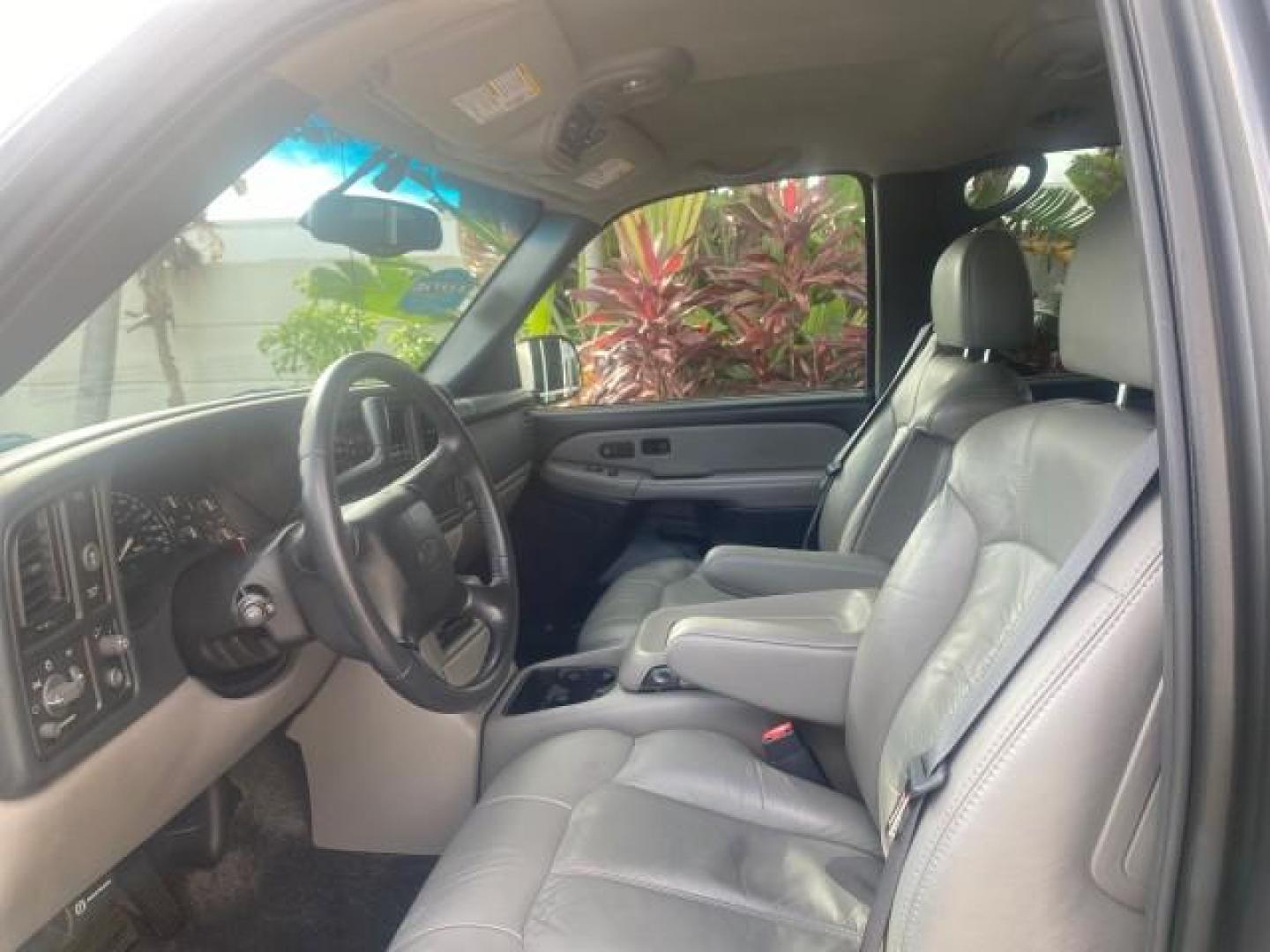 2002 Medium Charcoal Gray Metalli /Graphite/Medium Gray Chevrolet Suburban LT LOW MILES 60,399 1 OWNER (3GNEC16T32G) with an 5.3L Vortec 1000 SFI V8 Engine engine, Automatic transmission, located at 4701 North Dixie Hwy, Pompano Beach, FL, 33064, (954) 422-2889, 26.240938, -80.123474 - OUR WEBPAGE FLORIDACARS1.COM HAS OVER 100 PHOTOS AND FREE CARFAX LINK 2002 CHEVROLET SUBURBAN 1500 LT AUTORIDE VIN: 3GNEC16T32G235731 3 G N E C 1 6 T 3 2 G 2 3 5 7 3 1 4 DOOR WAGON/SPORT UTILITY 5.3L V8 F OHV GASOLINE REAR WHEEL DRIVE TOW PKG Features ABS Brakes Air Conditioning Alloy Wheels AM/FM S - Photo#45