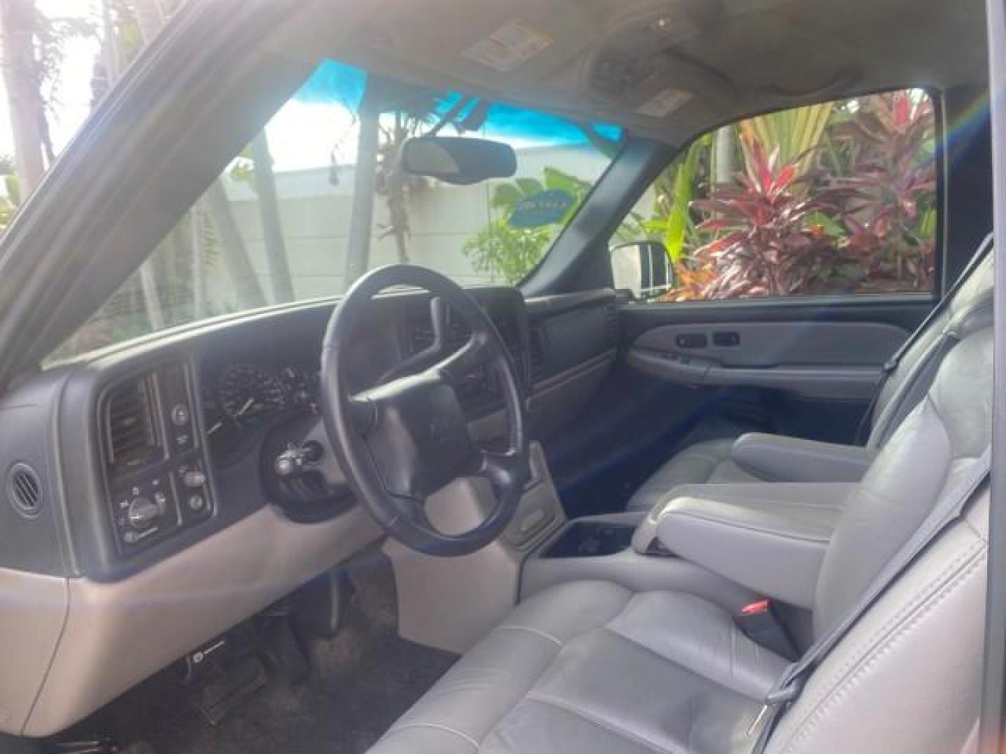2002 Medium Charcoal Gray Metalli /Graphite/Medium Gray Chevrolet Suburban LT LOW MILES 60,399 1 OWNER (3GNEC16T32G) with an 5.3L Vortec 1000 SFI V8 Engine engine, Automatic transmission, located at 4701 North Dixie Hwy, Pompano Beach, FL, 33064, (954) 422-2889, 26.240938, -80.123474 - OUR WEBPAGE FLORIDACARS1.COM HAS OVER 100 PHOTOS AND FREE CARFAX LINK 2002 CHEVROLET SUBURBAN 1500 LT AUTORIDE VIN: 3GNEC16T32G235731 3 G N E C 1 6 T 3 2 G 2 3 5 7 3 1 4 DOOR WAGON/SPORT UTILITY 5.3L V8 F OHV GASOLINE REAR WHEEL DRIVE TOW PKG Features ABS Brakes Air Conditioning Alloy Wheels AM/FM S - Photo#46