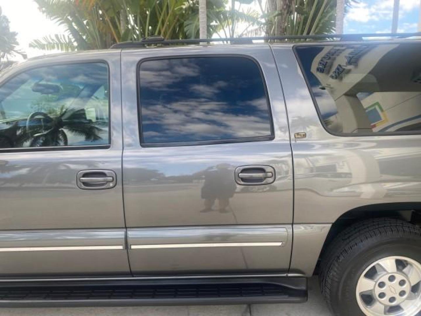 2002 Medium Charcoal Gray Metalli /Graphite/Medium Gray Chevrolet Suburban LT LOW MILES 60,399 1 OWNER (3GNEC16T32G) with an 5.3L Vortec 1000 SFI V8 Engine engine, Automatic transmission, located at 4701 North Dixie Hwy, Pompano Beach, FL, 33064, (954) 422-2889, 26.240938, -80.123474 - OUR WEBPAGE FLORIDACARS1.COM HAS OVER 100 PHOTOS AND FREE CARFAX LINK 2002 CHEVROLET SUBURBAN 1500 LT AUTORIDE VIN: 3GNEC16T32G235731 3 G N E C 1 6 T 3 2 G 2 3 5 7 3 1 4 DOOR WAGON/SPORT UTILITY 5.3L V8 F OHV GASOLINE REAR WHEEL DRIVE TOW PKG Features ABS Brakes Air Conditioning Alloy Wheels AM/FM S - Photo#71