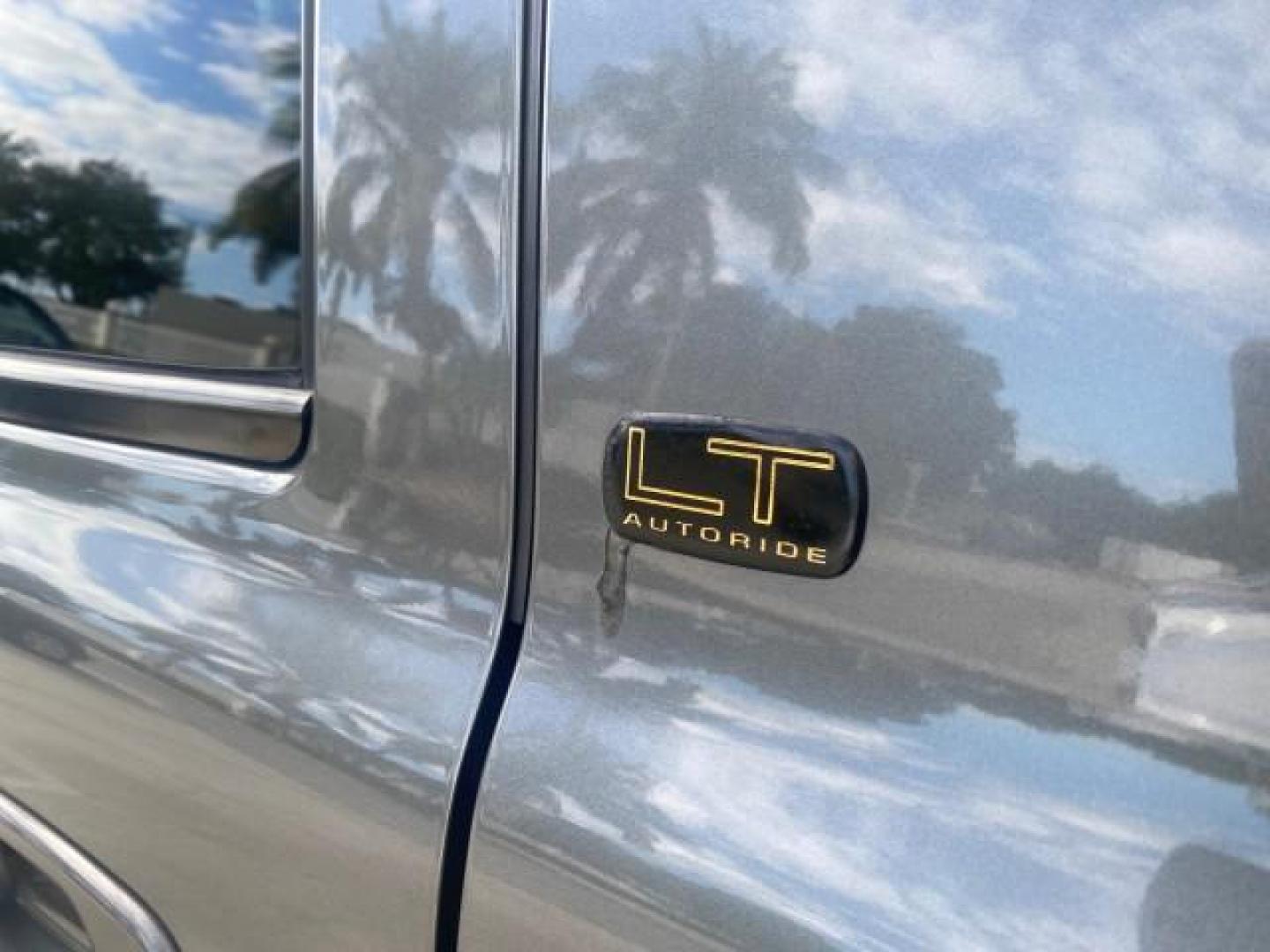 2002 Medium Charcoal Gray Metalli /Graphite/Medium Gray Chevrolet Suburban LT LOW MILES 60,399 1 OWNER (3GNEC16T32G) with an 5.3L Vortec 1000 SFI V8 Engine engine, Automatic transmission, located at 4701 North Dixie Hwy, Pompano Beach, FL, 33064, (954) 422-2889, 26.240938, -80.123474 - OUR WEBPAGE FLORIDACARS1.COM HAS OVER 100 PHOTOS AND FREE CARFAX LINK 2002 CHEVROLET SUBURBAN 1500 LT AUTORIDE VIN: 3GNEC16T32G235731 3 G N E C 1 6 T 3 2 G 2 3 5 7 3 1 4 DOOR WAGON/SPORT UTILITY 5.3L V8 F OHV GASOLINE REAR WHEEL DRIVE TOW PKG Features ABS Brakes Air Conditioning Alloy Wheels AM/FM S - Photo#73