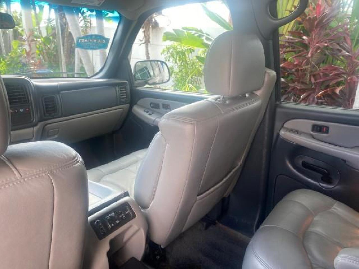 2002 Medium Charcoal Gray Metalli /Graphite/Medium Gray Chevrolet Suburban LT LOW MILES 60,399 1 OWNER (3GNEC16T32G) with an 5.3L Vortec 1000 SFI V8 Engine engine, Automatic transmission, located at 4701 North Dixie Hwy, Pompano Beach, FL, 33064, (954) 422-2889, 26.240938, -80.123474 - OUR WEBPAGE FLORIDACARS1.COM HAS OVER 100 PHOTOS AND FREE CARFAX LINK 2002 CHEVROLET SUBURBAN 1500 LT AUTORIDE VIN: 3GNEC16T32G235731 3 G N E C 1 6 T 3 2 G 2 3 5 7 3 1 4 DOOR WAGON/SPORT UTILITY 5.3L V8 F OHV GASOLINE REAR WHEEL DRIVE TOW PKG Features ABS Brakes Air Conditioning Alloy Wheels AM/FM S - Photo#85
