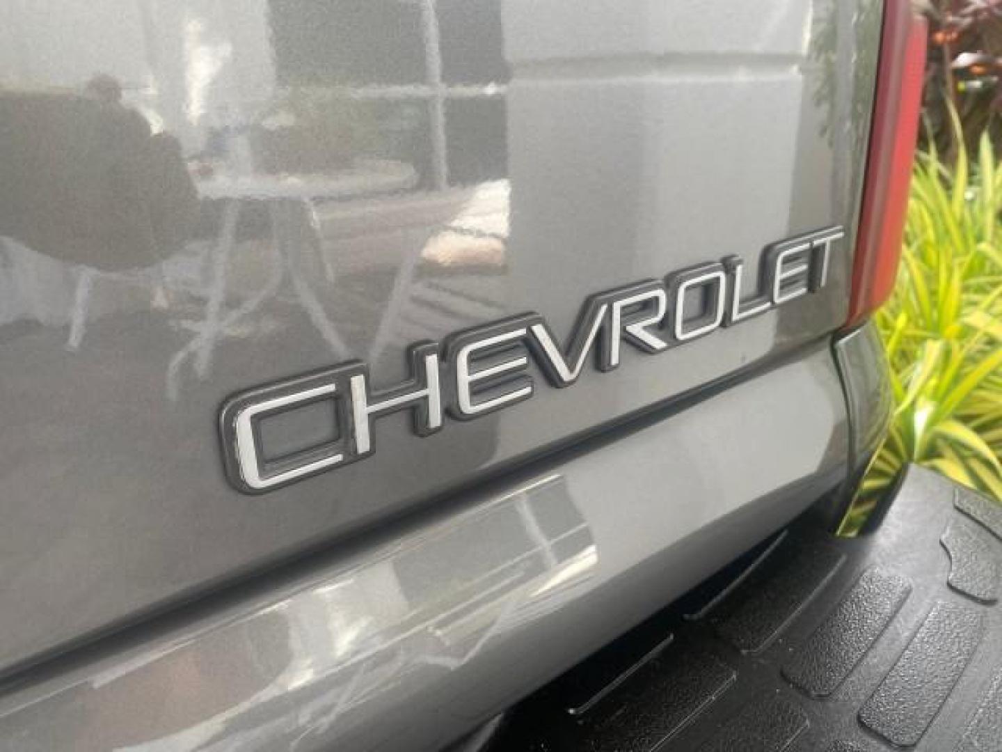 2002 Medium Charcoal Gray Metalli /Graphite/Medium Gray Chevrolet Suburban LT LOW MILES 60,399 1 OWNER (3GNEC16T32G) with an 5.3L Vortec 1000 SFI V8 Engine engine, Automatic transmission, located at 4701 North Dixie Hwy, Pompano Beach, FL, 33064, (954) 422-2889, 26.240938, -80.123474 - OUR WEBPAGE FLORIDACARS1.COM HAS OVER 100 PHOTOS AND FREE CARFAX LINK 2002 CHEVROLET SUBURBAN 1500 LT AUTORIDE VIN: 3GNEC16T32G235731 3 G N E C 1 6 T 3 2 G 2 3 5 7 3 1 4 DOOR WAGON/SPORT UTILITY 5.3L V8 F OHV GASOLINE REAR WHEEL DRIVE TOW PKG Features ABS Brakes Air Conditioning Alloy Wheels AM/FM S - Photo#99