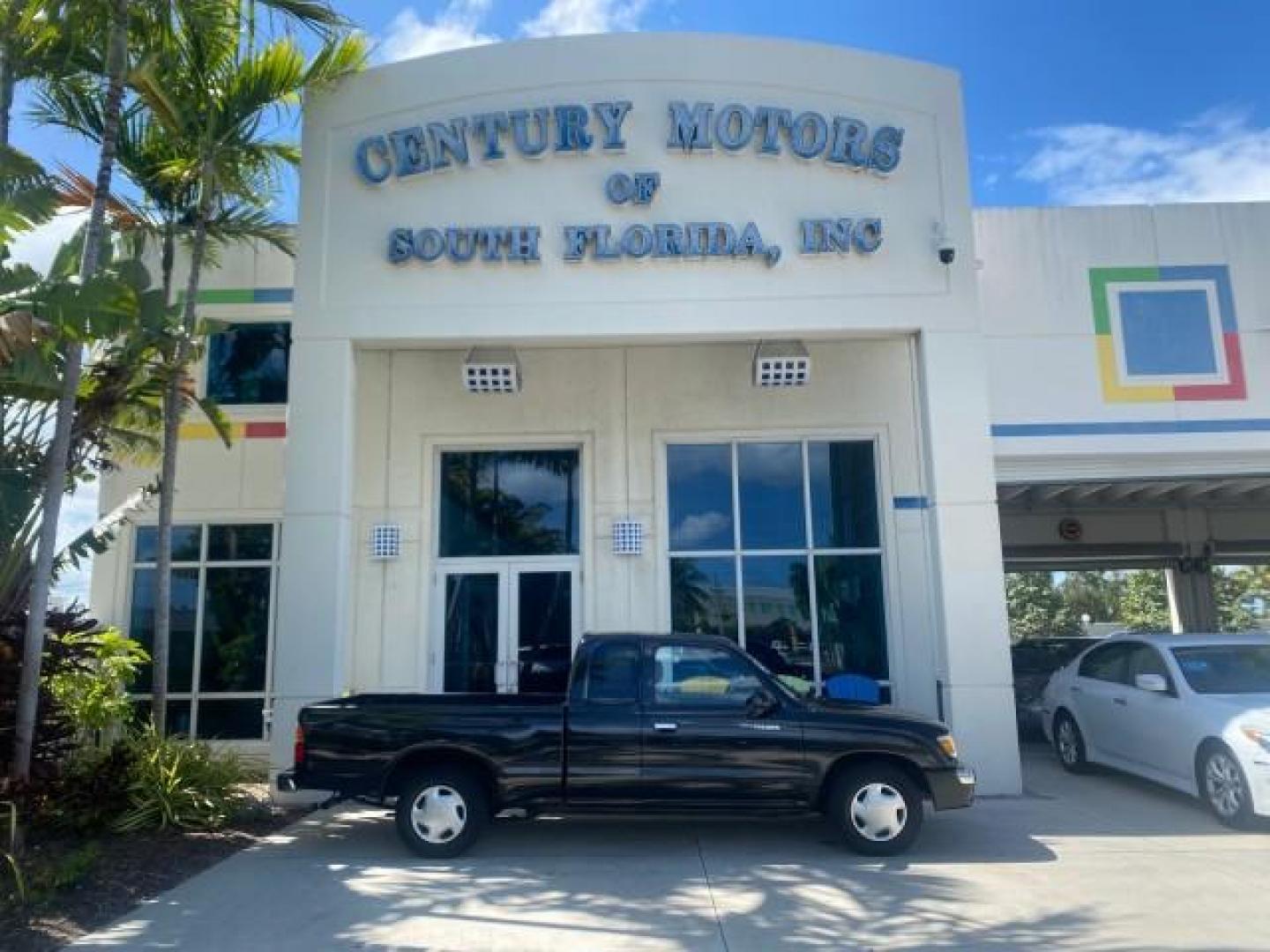 2000 Black Sand Pearl /Oak Toyota Tacoma LOW MILES 74,047 1 OWNER (4TAVL52N2YZ) with an 2.4L DOHC EFI 16-Valve I4 Engine engine, Automatic transmission, located at 4701 North Dixie Hwy, Pompano Beach, FL, 33064, (954) 422-2889, 26.240938, -80.123474 - OUR WEBPAGE FLORIDACARS1.COM HAS OVER 100 PHOTOS AND FREE CARFAX LINK 2000 TOYOTA TACOMA SR5 VIN: 4TAVL52N2YZ618796 4 T A V L 5 2 N 2 Y Z 6 1 8 7 9 6 CLUB CAB PICKUP 2.4L I4 F DOHC GASOLINE 29 MPG REAR WHEEL DRIVE Features Air Conditioning AM/FM Stereo Automatic Transmission Bed Liner Cassette Playe - Photo#0