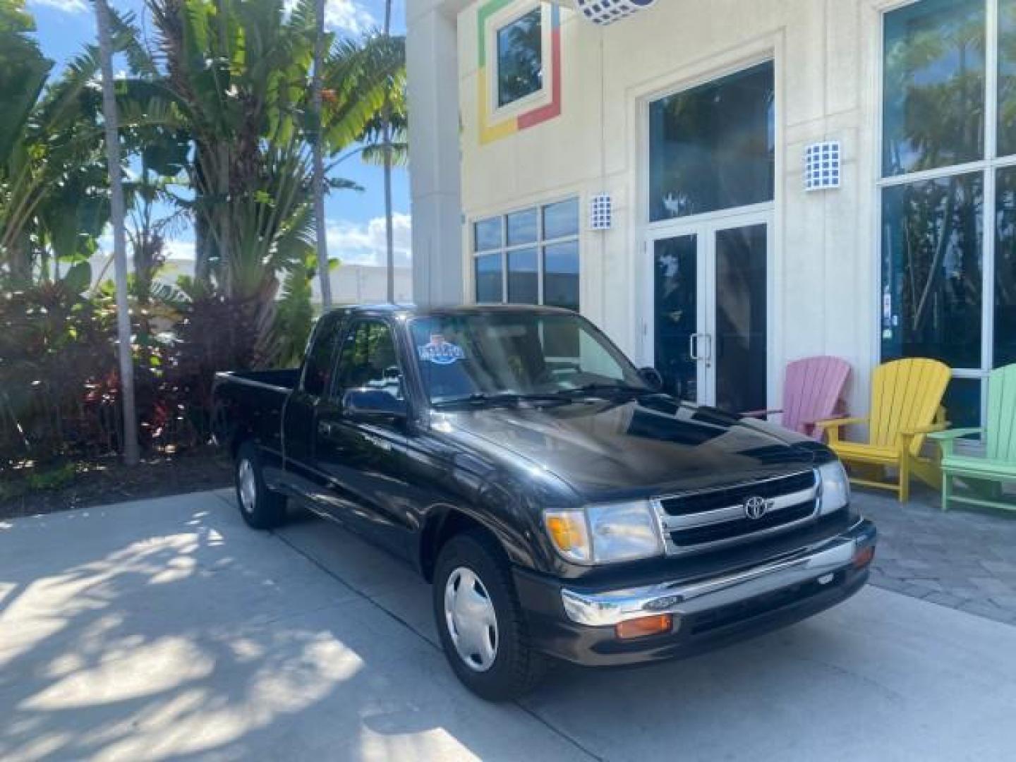 2000 Black Sand Pearl /Oak Toyota Tacoma LOW MILES 74,047 1 OWNER (4TAVL52N2YZ) with an 2.4L DOHC EFI 16-Valve I4 Engine engine, Automatic transmission, located at 4701 North Dixie Hwy, Pompano Beach, FL, 33064, (954) 422-2889, 26.240938, -80.123474 - OUR WEBPAGE FLORIDACARS1.COM HAS OVER 100 PHOTOS AND FREE CARFAX LINK 2000 TOYOTA TACOMA SR5 VIN: 4TAVL52N2YZ618796 4 T A V L 5 2 N 2 Y Z 6 1 8 7 9 6 CLUB CAB PICKUP 2.4L I4 F DOHC GASOLINE 29 MPG REAR WHEEL DRIVE Features Air Conditioning AM/FM Stereo Automatic Transmission Bed Liner Cassette Playe - Photo#1