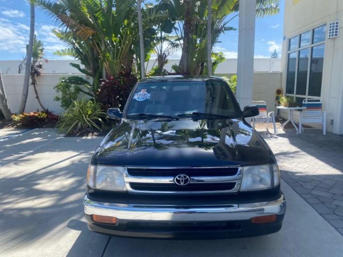 2000 Black Sand Pearl /Oak Toyota Tacoma LOW MILES 74,047 1 OWNER (4TAVL52N2YZ) with an 2.4L DOHC EFI 16-Valve I4 Engine engine, Automatic transmission, located at 4701 North Dixie Hwy, Pompano Beach, FL, 33064, (954) 422-2889, 26.240938, -80.123474 - OUR WEBPAGE FLORIDACARS1.COM HAS OVER 100 PHOTOS AND FREE CARFAX LINK 2000 TOYOTA TACOMA SR5 VIN: 4TAVL52N2YZ618796 4 T A V L 5 2 N 2 Y Z 6 1 8 7 9 6 CLUB CAB PICKUP 2.4L I4 F DOHC GASOLINE 29 MPG REAR WHEEL DRIVE Features Air Conditioning AM/FM Stereo Automatic Transmission Bed Liner Cassette Playe - Photo#2