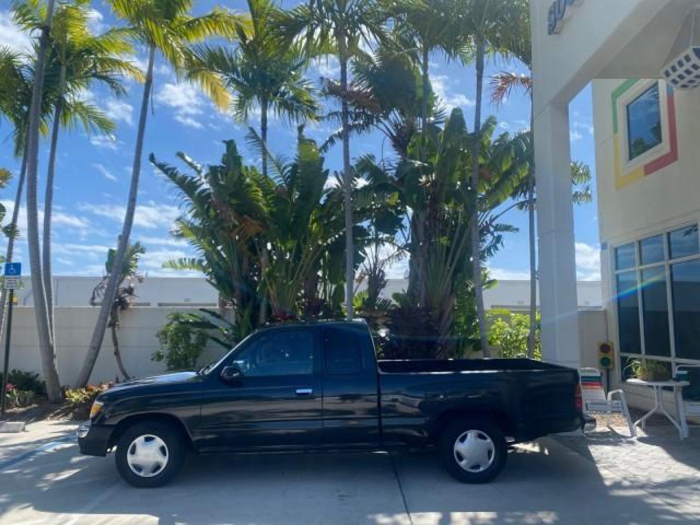 2000 Black Sand Pearl /Oak Toyota Tacoma LOW MILES 74,047 1 OWNER (4TAVL52N2YZ) with an 2.4L DOHC EFI 16-Valve I4 Engine engine, Automatic transmission, located at 4701 North Dixie Hwy, Pompano Beach, FL, 33064, (954) 422-2889, 26.240938, -80.123474 - OUR WEBPAGE FLORIDACARS1.COM HAS OVER 100 PHOTOS AND FREE CARFAX LINK 2000 TOYOTA TACOMA SR5 VIN: 4TAVL52N2YZ618796 4 T A V L 5 2 N 2 Y Z 6 1 8 7 9 6 CLUB CAB PICKUP 2.4L I4 F DOHC GASOLINE 29 MPG REAR WHEEL DRIVE Features Air Conditioning AM/FM Stereo Automatic Transmission Bed Liner Cassette Playe - Photo#4