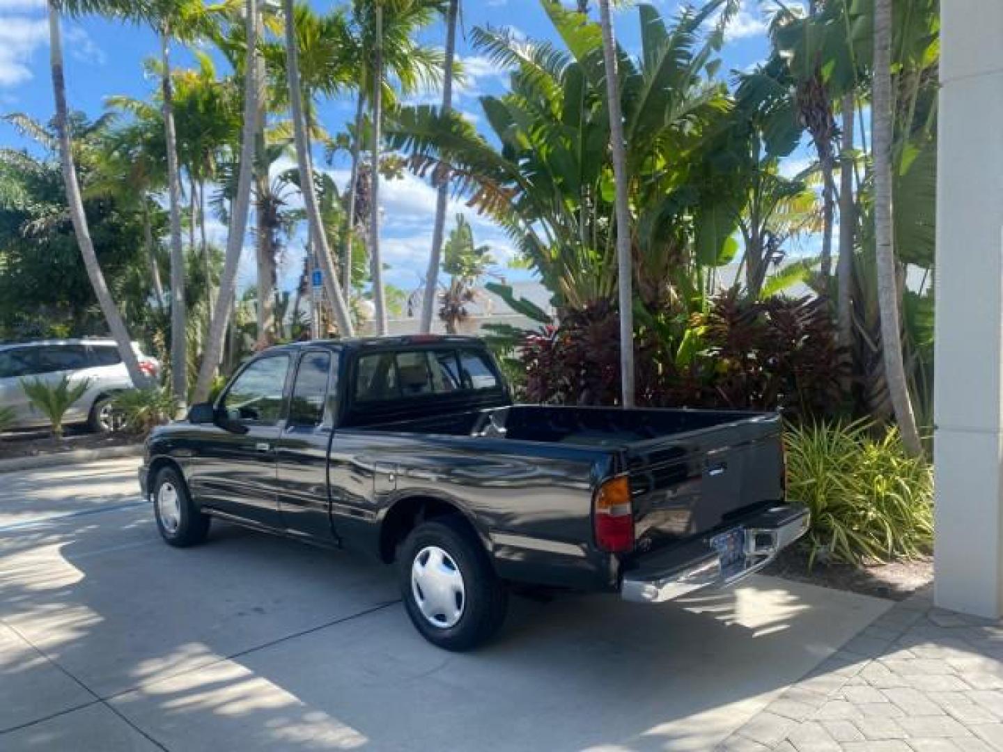 2000 Black Sand Pearl /Oak Toyota Tacoma LOW MILES 74,047 1 OWNER (4TAVL52N2YZ) with an 2.4L DOHC EFI 16-Valve I4 Engine engine, Automatic transmission, located at 4701 North Dixie Hwy, Pompano Beach, FL, 33064, (954) 422-2889, 26.240938, -80.123474 - OUR WEBPAGE FLORIDACARS1.COM HAS OVER 100 PHOTOS AND FREE CARFAX LINK 2000 TOYOTA TACOMA SR5 VIN: 4TAVL52N2YZ618796 4 T A V L 5 2 N 2 Y Z 6 1 8 7 9 6 CLUB CAB PICKUP 2.4L I4 F DOHC GASOLINE 29 MPG REAR WHEEL DRIVE Features Air Conditioning AM/FM Stereo Automatic Transmission Bed Liner Cassette Playe - Photo#5