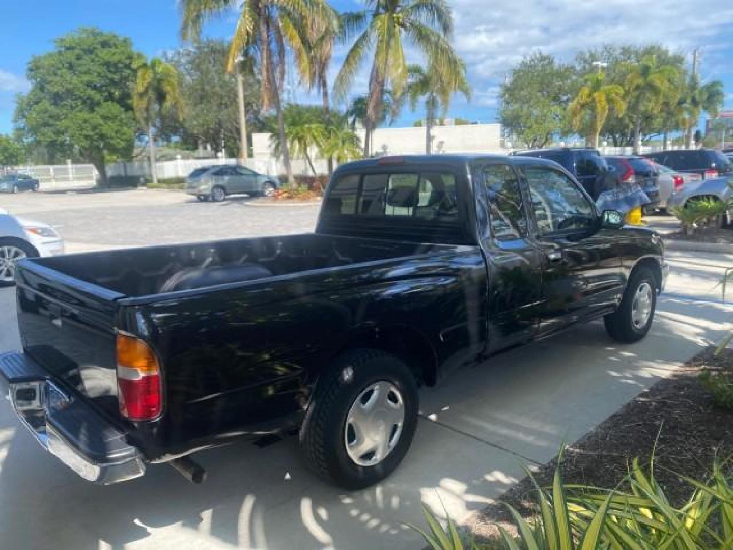 2000 Black Sand Pearl /Oak Toyota Tacoma LOW MILES 74,047 1 OWNER (4TAVL52N2YZ) with an 2.4L DOHC EFI 16-Valve I4 Engine engine, Automatic transmission, located at 4701 North Dixie Hwy, Pompano Beach, FL, 33064, (954) 422-2889, 26.240938, -80.123474 - OUR WEBPAGE FLORIDACARS1.COM HAS OVER 100 PHOTOS AND FREE CARFAX LINK 2000 TOYOTA TACOMA SR5 VIN: 4TAVL52N2YZ618796 4 T A V L 5 2 N 2 Y Z 6 1 8 7 9 6 CLUB CAB PICKUP 2.4L I4 F DOHC GASOLINE 29 MPG REAR WHEEL DRIVE Features Air Conditioning AM/FM Stereo Automatic Transmission Bed Liner Cassette Playe - Photo#7