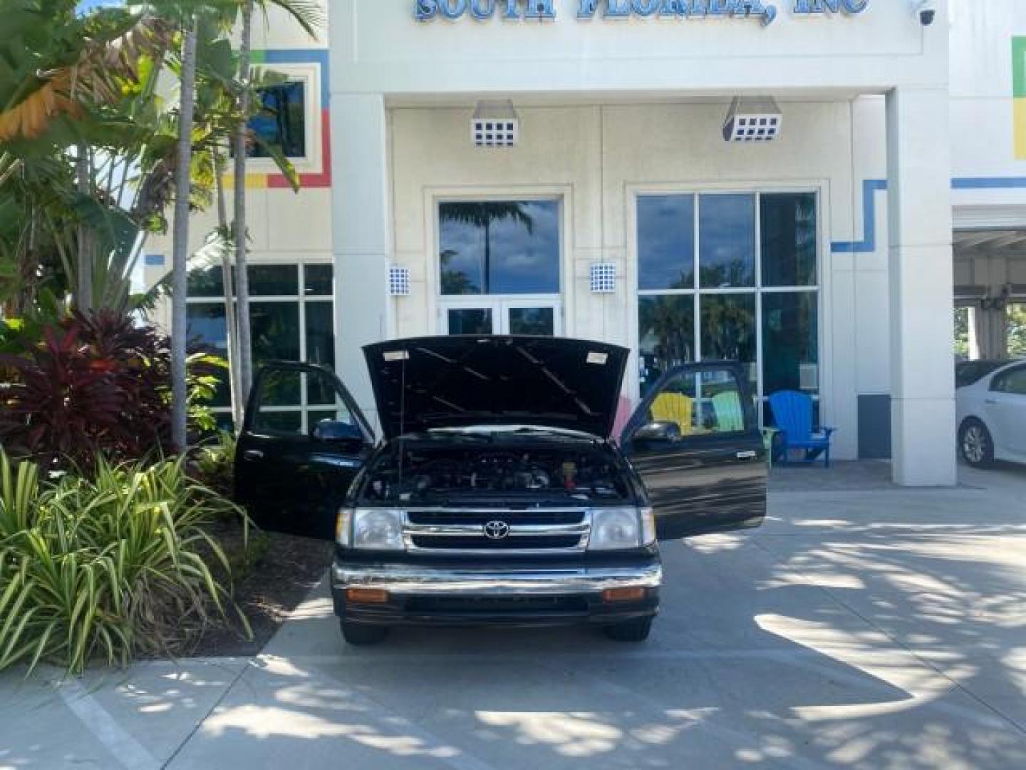 2000 Black Sand Pearl /Oak Toyota Tacoma LOW MILES 74,047 1 OWNER (4TAVL52N2YZ) with an 2.4L DOHC EFI 16-Valve I4 Engine engine, Automatic transmission, located at 4701 North Dixie Hwy, Pompano Beach, FL, 33064, (954) 422-2889, 26.240938, -80.123474 - OUR WEBPAGE FLORIDACARS1.COM HAS OVER 100 PHOTOS AND FREE CARFAX LINK 2000 TOYOTA TACOMA SR5 VIN: 4TAVL52N2YZ618796 4 T A V L 5 2 N 2 Y Z 6 1 8 7 9 6 CLUB CAB PICKUP 2.4L I4 F DOHC GASOLINE 29 MPG REAR WHEEL DRIVE Features Air Conditioning AM/FM Stereo Automatic Transmission Bed Liner Cassette Playe - Photo#16