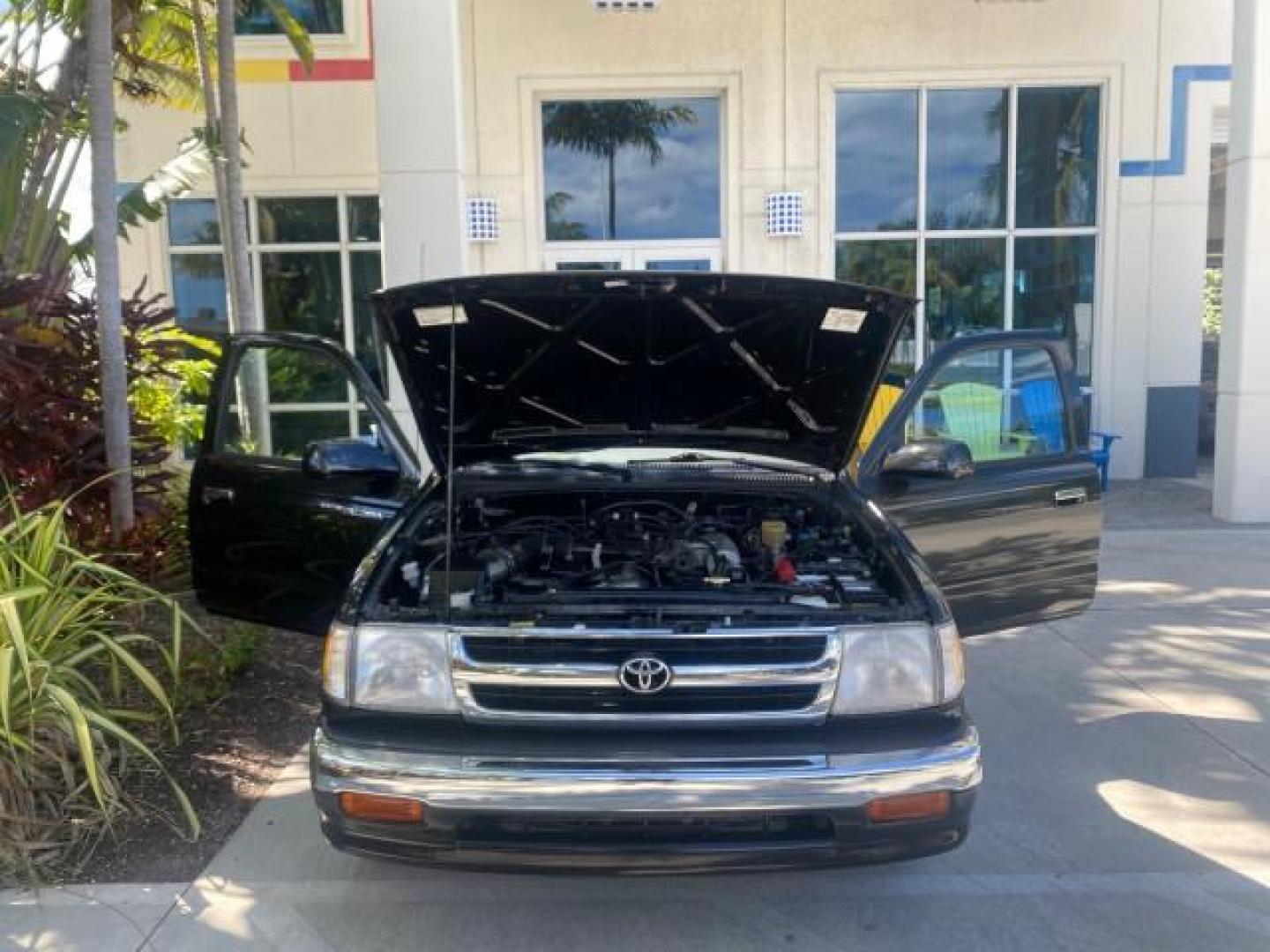 2000 Black Sand Pearl /Oak Toyota Tacoma LOW MILES 74,047 1 OWNER (4TAVL52N2YZ) with an 2.4L DOHC EFI 16-Valve I4 Engine engine, Automatic transmission, located at 4701 North Dixie Hwy, Pompano Beach, FL, 33064, (954) 422-2889, 26.240938, -80.123474 - OUR WEBPAGE FLORIDACARS1.COM HAS OVER 100 PHOTOS AND FREE CARFAX LINK 2000 TOYOTA TACOMA SR5 VIN: 4TAVL52N2YZ618796 4 T A V L 5 2 N 2 Y Z 6 1 8 7 9 6 CLUB CAB PICKUP 2.4L I4 F DOHC GASOLINE 29 MPG REAR WHEEL DRIVE Features Air Conditioning AM/FM Stereo Automatic Transmission Bed Liner Cassette Playe - Photo#17