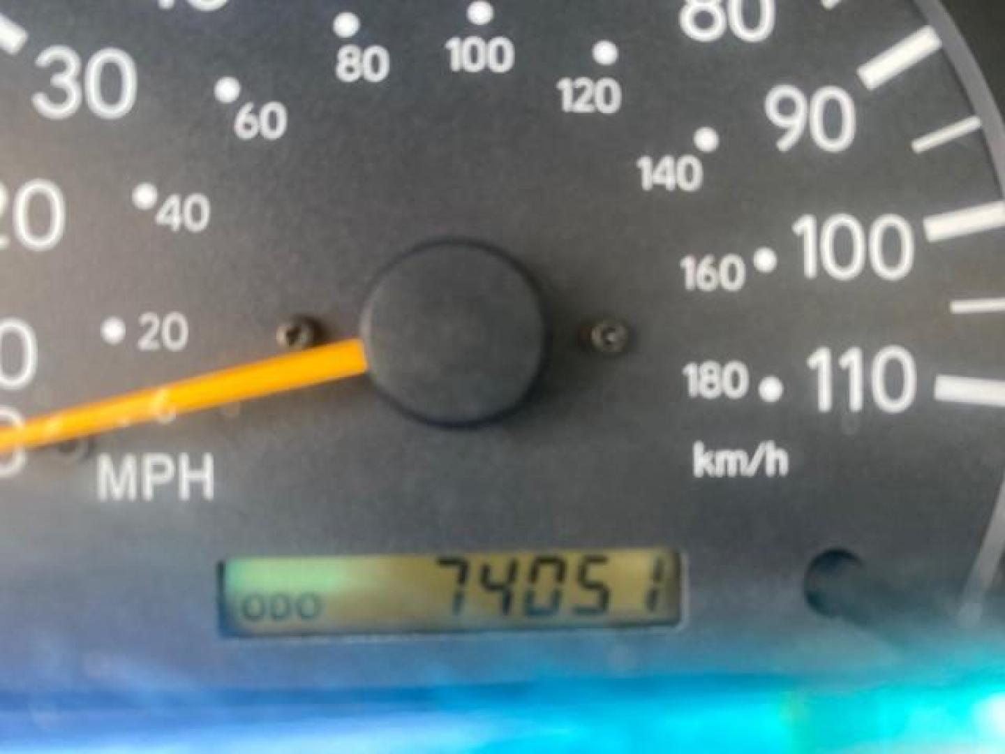 2000 Black Sand Pearl /Oak Toyota Tacoma LOW MILES 74,047 1 OWNER (4TAVL52N2YZ) with an 2.4L DOHC EFI 16-Valve I4 Engine engine, Automatic transmission, located at 4701 North Dixie Hwy, Pompano Beach, FL, 33064, (954) 422-2889, 26.240938, -80.123474 - OUR WEBPAGE FLORIDACARS1.COM HAS OVER 100 PHOTOS AND FREE CARFAX LINK 2000 TOYOTA TACOMA SR5 VIN: 4TAVL52N2YZ618796 4 T A V L 5 2 N 2 Y Z 6 1 8 7 9 6 CLUB CAB PICKUP 2.4L I4 F DOHC GASOLINE 29 MPG REAR WHEEL DRIVE Features Air Conditioning AM/FM Stereo Automatic Transmission Bed Liner Cassette Playe - Photo#18