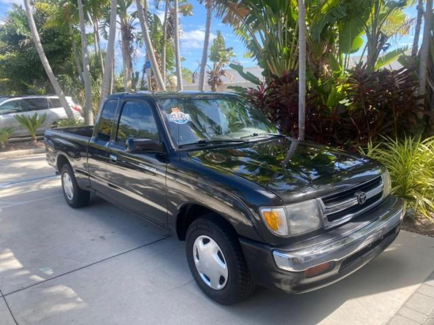 2000 Black Sand Pearl /Oak Toyota Tacoma LOW MILES 74,047 1 OWNER (4TAVL52N2YZ) with an 2.4L DOHC EFI 16-Valve I4 Engine engine, Automatic transmission, located at 4701 North Dixie Hwy, Pompano Beach, FL, 33064, (954) 422-2889, 26.240938, -80.123474 - OUR WEBPAGE FLORIDACARS1.COM HAS OVER 100 PHOTOS AND FREE CARFAX LINK 2000 TOYOTA TACOMA SR5 VIN: 4TAVL52N2YZ618796 4 T A V L 5 2 N 2 Y Z 6 1 8 7 9 6 CLUB CAB PICKUP 2.4L I4 F DOHC GASOLINE 29 MPG REAR WHEEL DRIVE Features Air Conditioning AM/FM Stereo Automatic Transmission Bed Liner Cassette Playe - Photo#24