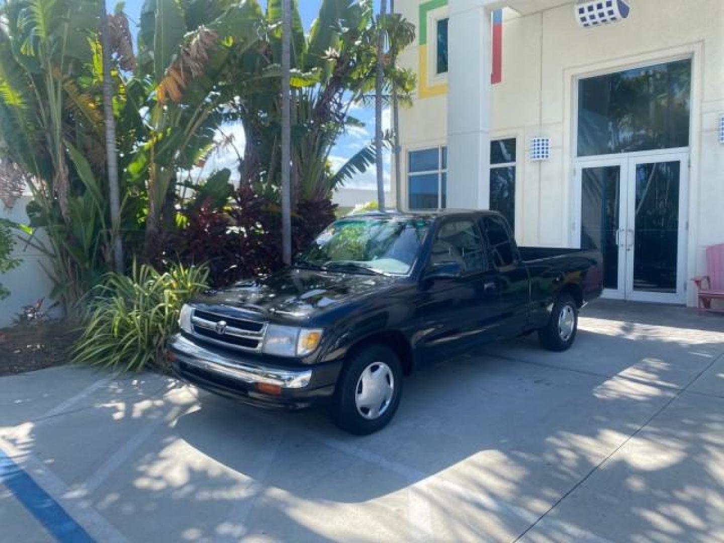 2000 Black Sand Pearl /Oak Toyota Tacoma LOW MILES 74,047 1 OWNER (4TAVL52N2YZ) with an 2.4L DOHC EFI 16-Valve I4 Engine engine, Automatic transmission, located at 4701 North Dixie Hwy, Pompano Beach, FL, 33064, (954) 422-2889, 26.240938, -80.123474 - OUR WEBPAGE FLORIDACARS1.COM HAS OVER 100 PHOTOS AND FREE CARFAX LINK 2000 TOYOTA TACOMA SR5 VIN: 4TAVL52N2YZ618796 4 T A V L 5 2 N 2 Y Z 6 1 8 7 9 6 CLUB CAB PICKUP 2.4L I4 F DOHC GASOLINE 29 MPG REAR WHEEL DRIVE Features Air Conditioning AM/FM Stereo Automatic Transmission Bed Liner Cassette Playe - Photo#30