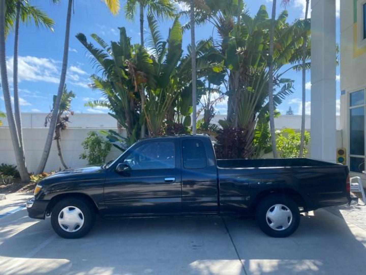 2000 Black Sand Pearl /Oak Toyota Tacoma LOW MILES 74,047 1 OWNER (4TAVL52N2YZ) with an 2.4L DOHC EFI 16-Valve I4 Engine engine, Automatic transmission, located at 4701 North Dixie Hwy, Pompano Beach, FL, 33064, (954) 422-2889, 26.240938, -80.123474 - OUR WEBPAGE FLORIDACARS1.COM HAS OVER 100 PHOTOS AND FREE CARFAX LINK 2000 TOYOTA TACOMA SR5 VIN: 4TAVL52N2YZ618796 4 T A V L 5 2 N 2 Y Z 6 1 8 7 9 6 CLUB CAB PICKUP 2.4L I4 F DOHC GASOLINE 29 MPG REAR WHEEL DRIVE Features Air Conditioning AM/FM Stereo Automatic Transmission Bed Liner Cassette Playe - Photo#33