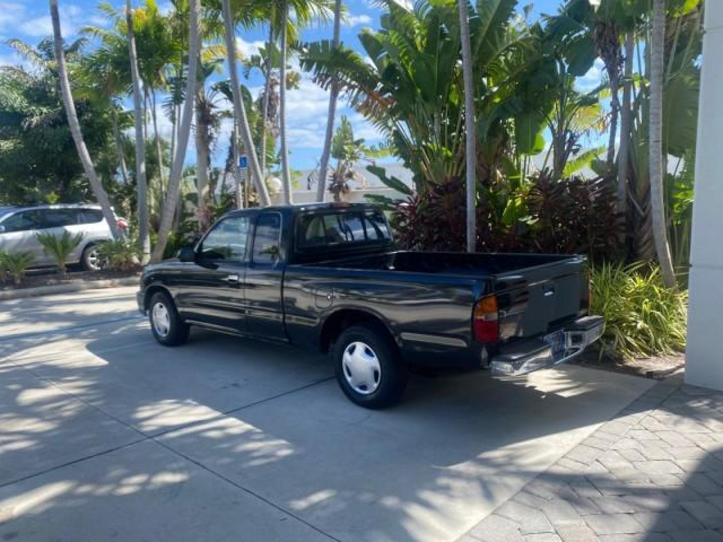 2000 Black Sand Pearl /Oak Toyota Tacoma LOW MILES 74,047 1 OWNER (4TAVL52N2YZ) with an 2.4L DOHC EFI 16-Valve I4 Engine engine, Automatic transmission, located at 4701 North Dixie Hwy, Pompano Beach, FL, 33064, (954) 422-2889, 26.240938, -80.123474 - OUR WEBPAGE FLORIDACARS1.COM HAS OVER 100 PHOTOS AND FREE CARFAX LINK 2000 TOYOTA TACOMA SR5 VIN: 4TAVL52N2YZ618796 4 T A V L 5 2 N 2 Y Z 6 1 8 7 9 6 CLUB CAB PICKUP 2.4L I4 F DOHC GASOLINE 29 MPG REAR WHEEL DRIVE Features Air Conditioning AM/FM Stereo Automatic Transmission Bed Liner Cassette Playe - Photo#34