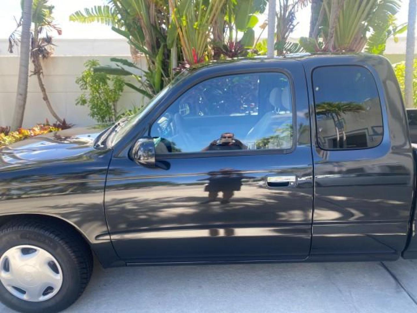 2000 Black Sand Pearl /Oak Toyota Tacoma LOW MILES 74,047 1 OWNER (4TAVL52N2YZ) with an 2.4L DOHC EFI 16-Valve I4 Engine engine, Automatic transmission, located at 4701 North Dixie Hwy, Pompano Beach, FL, 33064, (954) 422-2889, 26.240938, -80.123474 - OUR WEBPAGE FLORIDACARS1.COM HAS OVER 100 PHOTOS AND FREE CARFAX LINK 2000 TOYOTA TACOMA SR5 VIN: 4TAVL52N2YZ618796 4 T A V L 5 2 N 2 Y Z 6 1 8 7 9 6 CLUB CAB PICKUP 2.4L I4 F DOHC GASOLINE 29 MPG REAR WHEEL DRIVE Features Air Conditioning AM/FM Stereo Automatic Transmission Bed Liner Cassette Playe - Photo#39