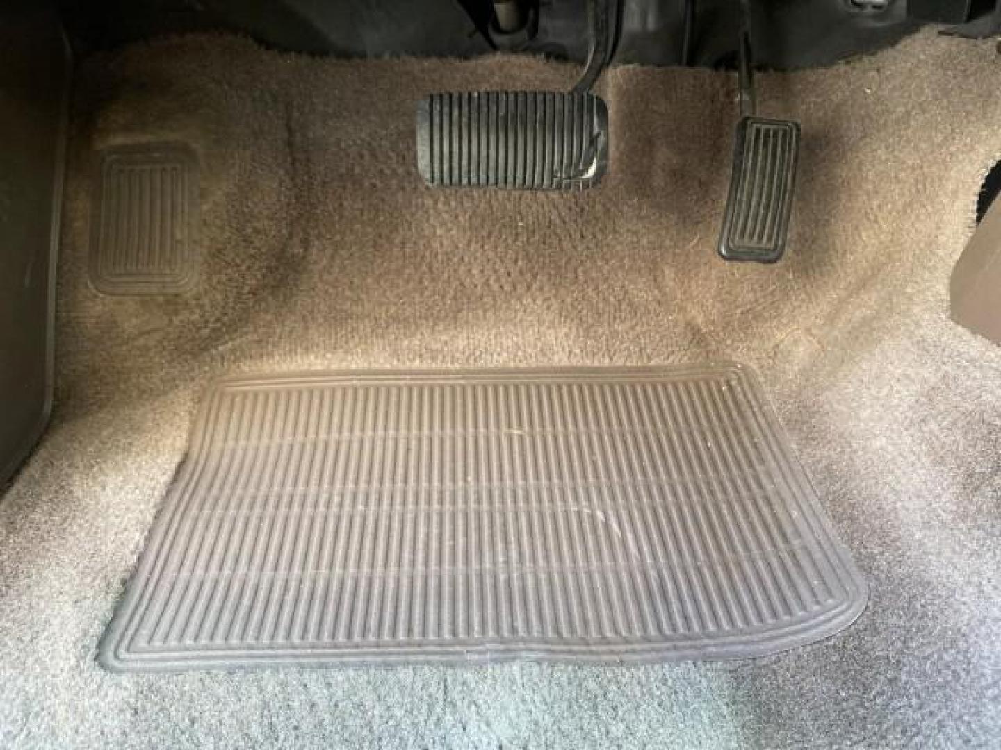 2000 Black Sand Pearl /Oak Toyota Tacoma LOW MILES 74,047 1 OWNER (4TAVL52N2YZ) with an 2.4L DOHC EFI 16-Valve I4 Engine engine, Automatic transmission, located at 4701 North Dixie Hwy, Pompano Beach, FL, 33064, (954) 422-2889, 26.240938, -80.123474 - OUR WEBPAGE FLORIDACARS1.COM HAS OVER 100 PHOTOS AND FREE CARFAX LINK 2000 TOYOTA TACOMA SR5 VIN: 4TAVL52N2YZ618796 4 T A V L 5 2 N 2 Y Z 6 1 8 7 9 6 CLUB CAB PICKUP 2.4L I4 F DOHC GASOLINE 29 MPG REAR WHEEL DRIVE Features Air Conditioning AM/FM Stereo Automatic Transmission Bed Liner Cassette Playe - Photo#64