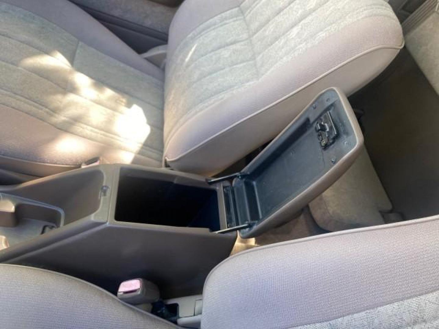 2000 Black Sand Pearl /Oak Toyota Tacoma LOW MILES 74,047 1 OWNER (4TAVL52N2YZ) with an 2.4L DOHC EFI 16-Valve I4 Engine engine, Automatic transmission, located at 4701 North Dixie Hwy, Pompano Beach, FL, 33064, (954) 422-2889, 26.240938, -80.123474 - OUR WEBPAGE FLORIDACARS1.COM HAS OVER 100 PHOTOS AND FREE CARFAX LINK 2000 TOYOTA TACOMA SR5 VIN: 4TAVL52N2YZ618796 4 T A V L 5 2 N 2 Y Z 6 1 8 7 9 6 CLUB CAB PICKUP 2.4L I4 F DOHC GASOLINE 29 MPG REAR WHEEL DRIVE Features Air Conditioning AM/FM Stereo Automatic Transmission Bed Liner Cassette Playe - Photo#66