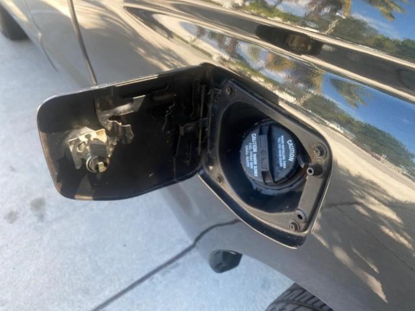 2000 Black Sand Pearl /Oak Toyota Tacoma LOW MILES 74,047 1 OWNER (4TAVL52N2YZ) with an 2.4L DOHC EFI 16-Valve I4 Engine engine, Automatic transmission, located at 4701 North Dixie Hwy, Pompano Beach, FL, 33064, (954) 422-2889, 26.240938, -80.123474 - OUR WEBPAGE FLORIDACARS1.COM HAS OVER 100 PHOTOS AND FREE CARFAX LINK 2000 TOYOTA TACOMA SR5 VIN: 4TAVL52N2YZ618796 4 T A V L 5 2 N 2 Y Z 6 1 8 7 9 6 CLUB CAB PICKUP 2.4L I4 F DOHC GASOLINE 29 MPG REAR WHEEL DRIVE Features Air Conditioning AM/FM Stereo Automatic Transmission Bed Liner Cassette Playe - Photo#86