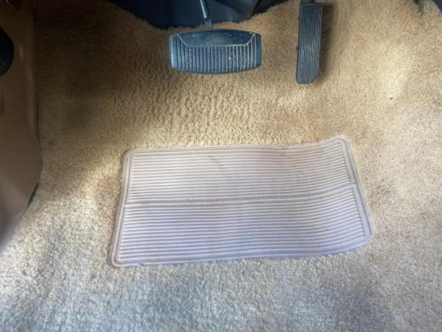 1995 Red /Tan Ford Ranger XLT EXTENDED CAB LOW MILES 64,867 (1FTCR14X7ST) with an 4.0L SPFI V6 Engine engine, Automatic transmission, located at 4701 North Dixie Hwy, Pompano Beach, FL, 33064, (954) 422-2889, 26.240938, -80.123474 - OUR WEBPAGE FLORIDACARS1.COM HAS OVER 100 PHOTOS AND FREE CARFAX LINK 1995 FORD RANGER SPLASH EXTENDED CAB - ICE COLD AC VIN: 1FTCR14X7STA40495 1 F T C R 1 4 X 7 S T A 4 0 4 9 5 CLUB CAB PICKUP 4.0L V6 F GASOLINE 29 MPG REAR WHEEL DRIVE Features ABS Brakes Air Conditioning Alloy Wheels AM/FM Stereo - Photo#56