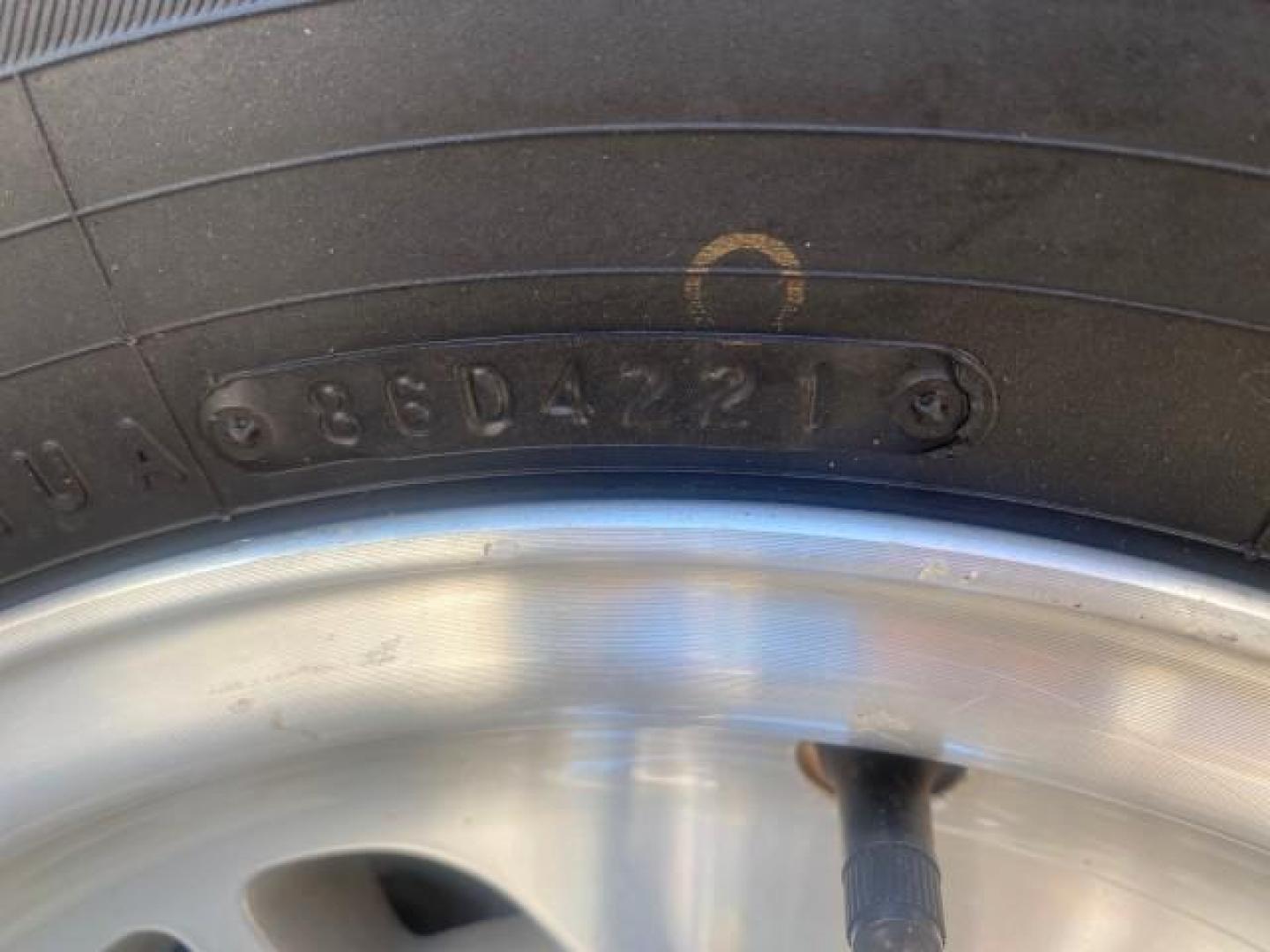 1995 Red /Tan Ford Ranger XLT EXTENDED CAB LOW MILES 64,867 (1FTCR14X7ST) with an 4.0L SPFI V6 Engine engine, Automatic transmission, located at 4701 North Dixie Hwy, Pompano Beach, FL, 33064, (954) 422-2889, 26.240938, -80.123474 - OUR WEBPAGE FLORIDACARS1.COM HAS OVER 100 PHOTOS AND FREE CARFAX LINK 1995 FORD RANGER SPLASH EXTENDED CAB - ICE COLD AC VIN: 1FTCR14X7STA40495 1 F T C R 1 4 X 7 S T A 4 0 4 9 5 CLUB CAB PICKUP 4.0L V6 F GASOLINE 29 MPG REAR WHEEL DRIVE Features ABS Brakes Air Conditioning Alloy Wheels AM/FM Stereo - Photo#98