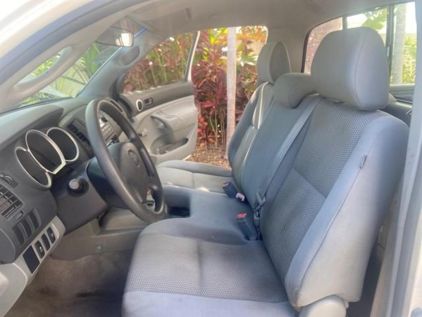 2009 Super White /Graphite Toyota Tacoma LOW MILES 25,398 1 OWNER (5TENX22N19Z) with an 2.7L DOHC EFI 16-Valve I4 VVT-i Engine engine, Automatic transmission, located at 4701 North Dixie Hwy, Pompano Beach, FL, 33064, (954) 422-2889, 26.240938, -80.123474 - OUR WEBPAGE FLORIDACARS1.COM HAS OVER 100 PHOTOS AND FREE CARFAX LINK 2009 TOYOTA TACOMA ICE COLD AC ONE OF A KIND FIND VIN: 5TENX22N19Z601422 5 T E N X 2 2 N 1 9 Z 6 0 1 4 2 2 PICKUP 2.7L I4 F DOHC 16V GASOLINE 28 MPG REAR WHEEL DRIVE Features ABS Brakes AM/FM Stereo Automatic Transmission Auxiliar - Photo#10