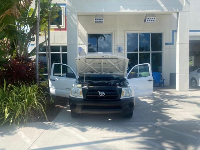 2009 Super White /Graphite Toyota Tacoma LOW MILES 25,398 1 OWNER (5TENX22N19Z) with an 2.7L DOHC EFI 16-Valve I4 VVT-i Engine engine, Automatic transmission, located at 4701 North Dixie Hwy, Pompano Beach, FL, 33064, (954) 422-2889, 26.240938, -80.123474 - OUR WEBPAGE FLORIDACARS1.COM HAS OVER 100 PHOTOS AND FREE CARFAX LINK 2009 TOYOTA TACOMA ICE COLD AC ONE OF A KIND FIND TOW PACKAGE VIN: 5TENX22N19Z601422 5 T E N X 2 2 N 1 9 Z 6 0 1 4 2 2 PICKUP 2.7L I4 F DOHC 16V GASOLINE 28 MPG REAR WHEEL DRIVE Features ABS Brakes AM/FM Stereo Automatic Transmiss - Photo#16