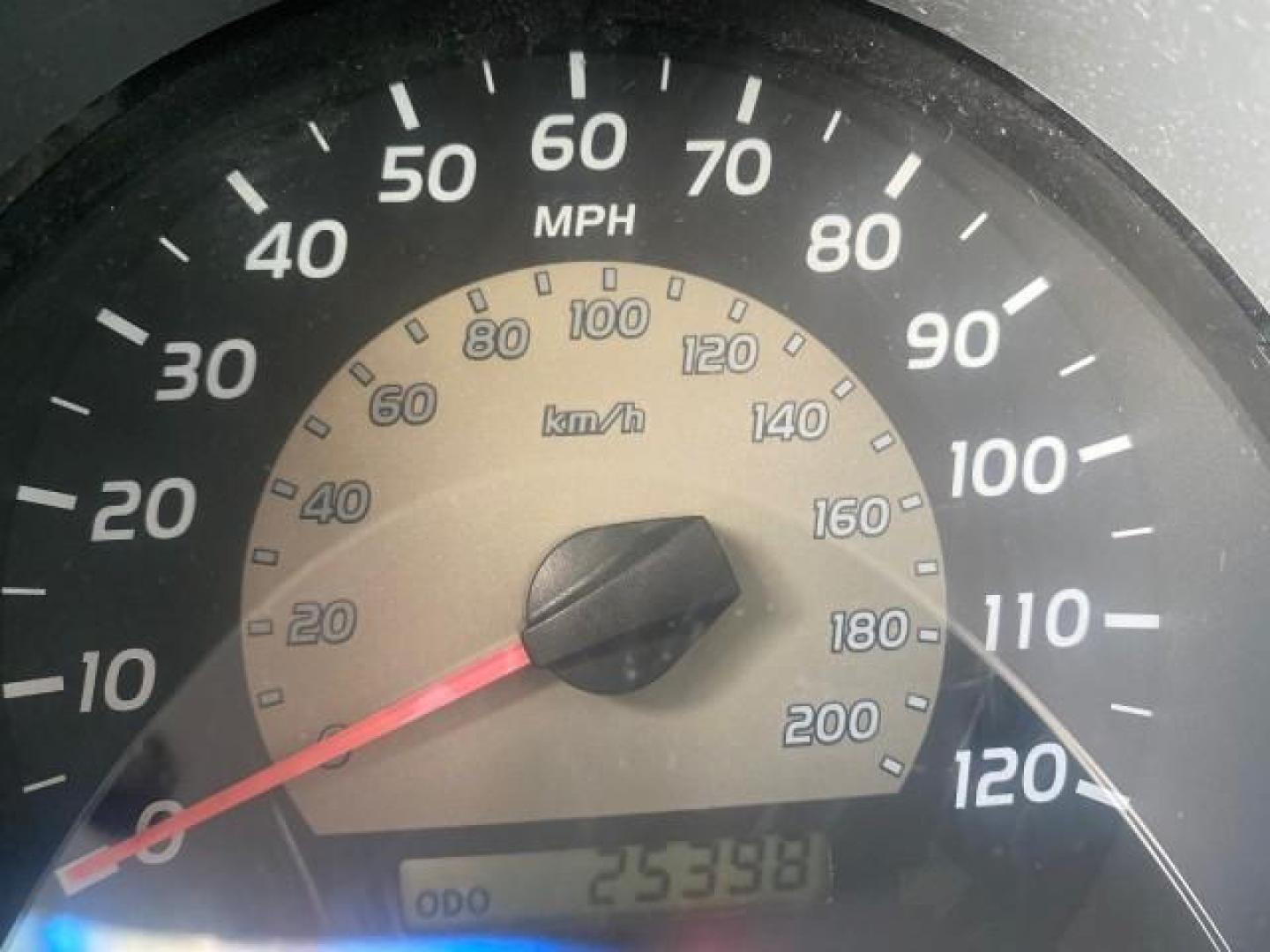 2009 Super White /Graphite Toyota Tacoma LOW MILES 25,398 1 OWNER (5TENX22N19Z) with an 2.7L DOHC EFI 16-Valve I4 VVT-i Engine engine, Automatic transmission, located at 4701 North Dixie Hwy, Pompano Beach, FL, 33064, (954) 422-2889, 26.240938, -80.123474 - OUR WEBPAGE FLORIDACARS1.COM HAS OVER 100 PHOTOS AND FREE CARFAX LINK 2009 TOYOTA TACOMA ICE COLD AC ONE OF A KIND FIND VIN: 5TENX22N19Z601422 5 T E N X 2 2 N 1 9 Z 6 0 1 4 2 2 PICKUP 2.7L I4 F DOHC 16V GASOLINE 28 MPG REAR WHEEL DRIVE Features ABS Brakes AM/FM Stereo Automatic Transmission Auxiliar - Photo#18