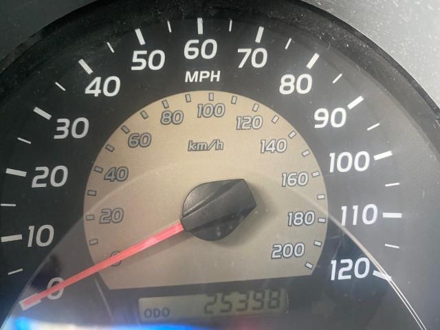 2009 Super White /Graphite Toyota Tacoma LOW MILES 25,398 1 OWNER (5TENX22N19Z) with an 2.7L DOHC EFI 16-Valve I4 VVT-i Engine engine, Automatic transmission, located at 4701 North Dixie Hwy, Pompano Beach, FL, 33064, (954) 422-2889, 26.240938, -80.123474 - OUR WEBPAGE FLORIDACARS1.COM HAS OVER 100 PHOTOS AND FREE CARFAX LINK 2009 TOYOTA TACOMA ICE COLD AC ONE OF A KIND FIND TOW PACKAGE VIN: 5TENX22N19Z601422 5 T E N X 2 2 N 1 9 Z 6 0 1 4 2 2 PICKUP 2.7L I4 F DOHC 16V GASOLINE 28 MPG REAR WHEEL DRIVE Features ABS Brakes AM/FM Stereo Automatic Transmiss - Photo#18