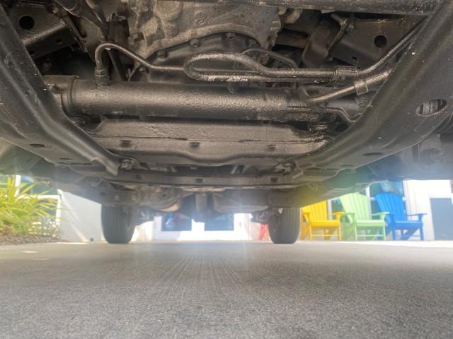 2009 Super White /Graphite Toyota Tacoma LOW MILES 25,398 1 OWNER (5TENX22N19Z) with an 2.7L DOHC EFI 16-Valve I4 VVT-i Engine engine, Automatic transmission, located at 4701 North Dixie Hwy, Pompano Beach, FL, 33064, (954) 422-2889, 26.240938, -80.123474 - OUR WEBPAGE FLORIDACARS1.COM HAS OVER 100 PHOTOS AND FREE CARFAX LINK 2009 TOYOTA TACOMA ICE COLD AC ONE OF A KIND FIND TOW PACKAGE VIN: 5TENX22N19Z601422 5 T E N X 2 2 N 1 9 Z 6 0 1 4 2 2 PICKUP 2.7L I4 F DOHC 16V GASOLINE 28 MPG REAR WHEEL DRIVE Features ABS Brakes AM/FM Stereo Automatic Transmiss - Photo#21