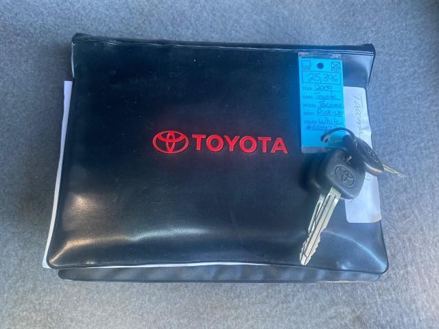 2009 Super White /Graphite Toyota Tacoma LOW MILES 25,398 1 OWNER (5TENX22N19Z) with an 2.7L DOHC EFI 16-Valve I4 VVT-i Engine engine, Automatic transmission, located at 4701 North Dixie Hwy, Pompano Beach, FL, 33064, (954) 422-2889, 26.240938, -80.123474 - OUR WEBPAGE FLORIDACARS1.COM HAS OVER 100 PHOTOS AND FREE CARFAX LINK 2009 TOYOTA TACOMA ICE COLD AC ONE OF A KIND FIND TOW PACKAGE VIN: 5TENX22N19Z601422 5 T E N X 2 2 N 1 9 Z 6 0 1 4 2 2 PICKUP 2.7L I4 F DOHC 16V GASOLINE 28 MPG REAR WHEEL DRIVE Features ABS Brakes AM/FM Stereo Automatic Transmiss - Photo#23