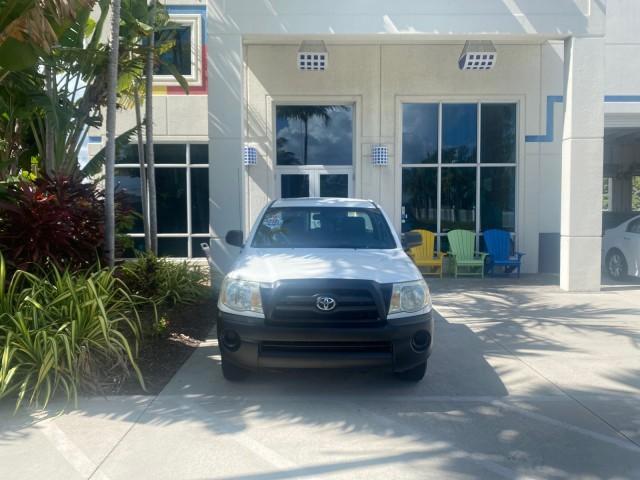 2009 Super White /Graphite Toyota Tacoma LOW MILES 25,398 1 OWNER (5TENX22N19Z) with an 2.7L DOHC EFI 16-Valve I4 VVT-i Engine engine, Automatic transmission, located at 4701 North Dixie Hwy, Pompano Beach, FL, 33064, (954) 422-2889, 26.240938, -80.123474 - OUR WEBPAGE FLORIDACARS1.COM HAS OVER 100 PHOTOS AND FREE CARFAX LINK 2009 TOYOTA TACOMA ICE COLD AC ONE OF A KIND FIND TOW PACKAGE VIN: 5TENX22N19Z601422 5 T E N X 2 2 N 1 9 Z 6 0 1 4 2 2 PICKUP 2.7L I4 F DOHC 16V GASOLINE 28 MPG REAR WHEEL DRIVE Features ABS Brakes AM/FM Stereo Automatic Transmiss - Photo#27