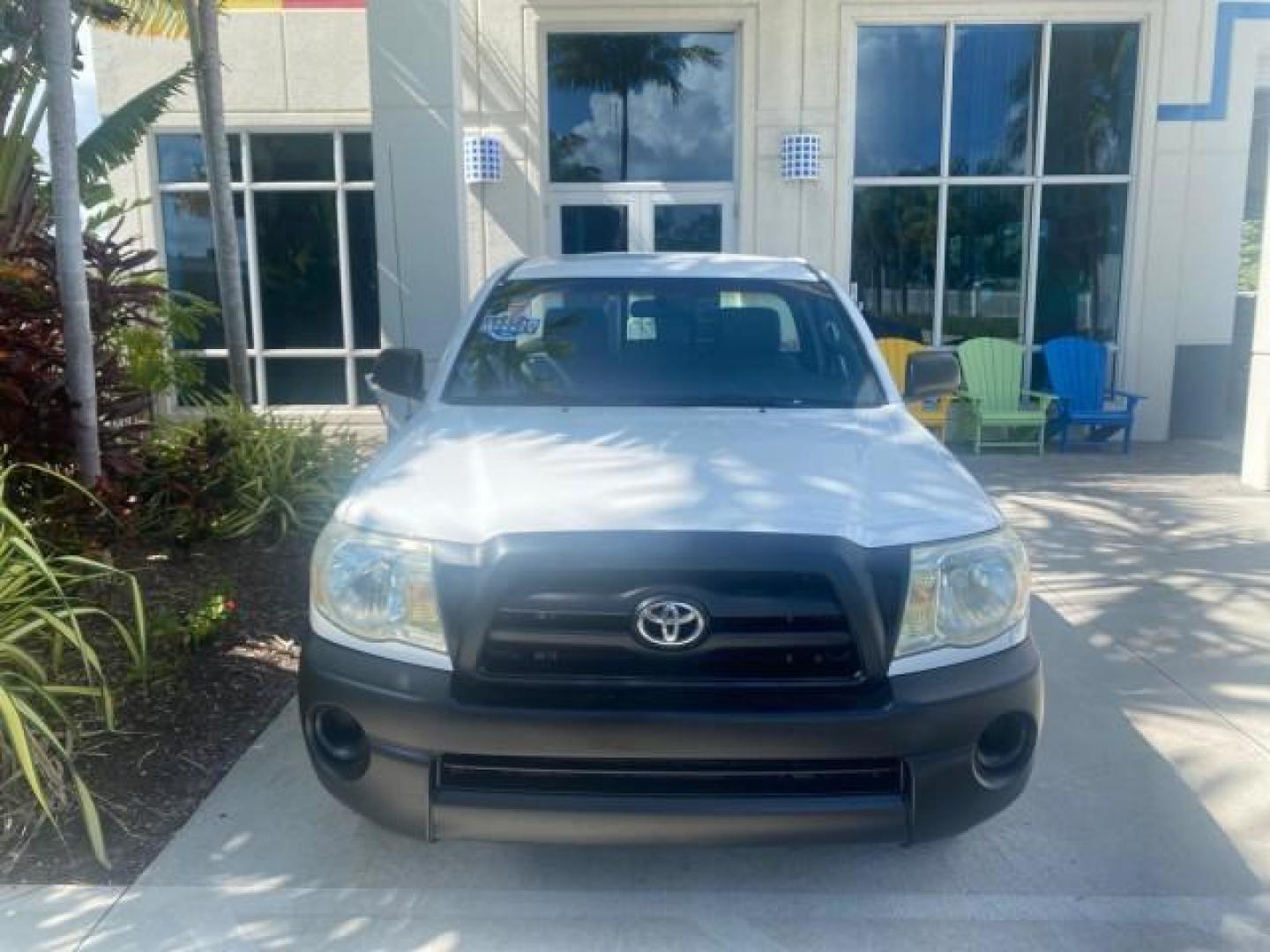2009 Super White /Graphite Toyota Tacoma LOW MILES 25,398 1 OWNER (5TENX22N19Z) with an 2.7L DOHC EFI 16-Valve I4 VVT-i Engine engine, Automatic transmission, located at 4701 North Dixie Hwy, Pompano Beach, FL, 33064, (954) 422-2889, 26.240938, -80.123474 - OUR WEBPAGE FLORIDACARS1.COM HAS OVER 100 PHOTOS AND FREE CARFAX LINK 2009 TOYOTA TACOMA ICE COLD AC ONE OF A KIND FIND VIN: 5TENX22N19Z601422 5 T E N X 2 2 N 1 9 Z 6 0 1 4 2 2 PICKUP 2.7L I4 F DOHC 16V GASOLINE 28 MPG REAR WHEEL DRIVE Features ABS Brakes AM/FM Stereo Automatic Transmission Auxiliar - Photo#28