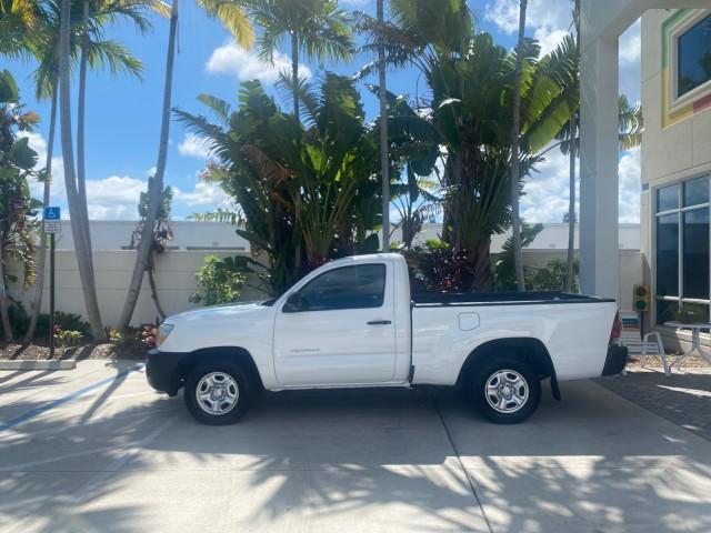 2009 Super White /Graphite Toyota Tacoma LOW MILES 25,398 1 OWNER (5TENX22N19Z) with an 2.7L DOHC EFI 16-Valve I4 VVT-i Engine engine, Automatic transmission, located at 4701 North Dixie Hwy, Pompano Beach, FL, 33064, (954) 422-2889, 26.240938, -80.123474 - OUR WEBPAGE FLORIDACARS1.COM HAS OVER 100 PHOTOS AND FREE CARFAX LINK 2009 TOYOTA TACOMA ICE COLD AC ONE OF A KIND FIND TOW PACKAGE VIN: 5TENX22N19Z601422 5 T E N X 2 2 N 1 9 Z 6 0 1 4 2 2 PICKUP 2.7L I4 F DOHC 16V GASOLINE 28 MPG REAR WHEEL DRIVE Features ABS Brakes AM/FM Stereo Automatic Transmiss - Photo#31