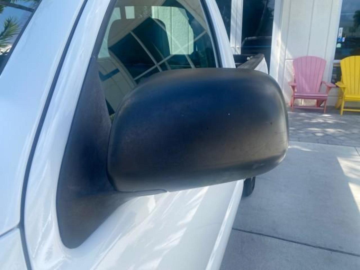 2009 Super White /Graphite Toyota Tacoma LOW MILES 25,398 1 OWNER (5TENX22N19Z) with an 2.7L DOHC EFI 16-Valve I4 VVT-i Engine engine, Automatic transmission, located at 4701 North Dixie Hwy, Pompano Beach, FL, 33064, (954) 422-2889, 26.240938, -80.123474 - OUR WEBPAGE FLORIDACARS1.COM HAS OVER 100 PHOTOS AND FREE CARFAX LINK 2009 TOYOTA TACOMA ICE COLD AC ONE OF A KIND FIND VIN: 5TENX22N19Z601422 5 T E N X 2 2 N 1 9 Z 6 0 1 4 2 2 PICKUP 2.7L I4 F DOHC 16V GASOLINE 28 MPG REAR WHEEL DRIVE Features ABS Brakes AM/FM Stereo Automatic Transmission Auxiliar - Photo#40