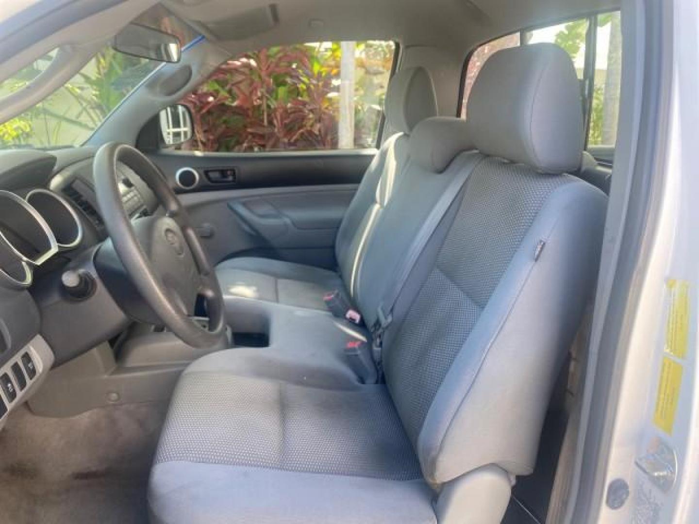 2009 Super White /Graphite Toyota Tacoma LOW MILES 25,398 1 OWNER (5TENX22N19Z) with an 2.7L DOHC EFI 16-Valve I4 VVT-i Engine engine, Automatic transmission, located at 4701 North Dixie Hwy, Pompano Beach, FL, 33064, (954) 422-2889, 26.240938, -80.123474 - OUR WEBPAGE FLORIDACARS1.COM HAS OVER 100 PHOTOS AND FREE CARFAX LINK 2009 TOYOTA TACOMA ICE COLD AC ONE OF A KIND FIND VIN: 5TENX22N19Z601422 5 T E N X 2 2 N 1 9 Z 6 0 1 4 2 2 PICKUP 2.7L I4 F DOHC 16V GASOLINE 28 MPG REAR WHEEL DRIVE Features ABS Brakes AM/FM Stereo Automatic Transmission Auxiliar - Photo#44