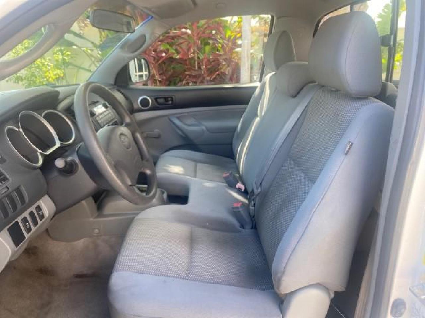 2009 Super White /Graphite Toyota Tacoma LOW MILES 25,398 1 OWNER (5TENX22N19Z) with an 2.7L DOHC EFI 16-Valve I4 VVT-i Engine engine, Automatic transmission, located at 4701 North Dixie Hwy, Pompano Beach, FL, 33064, (954) 422-2889, 26.240938, -80.123474 - OUR WEBPAGE FLORIDACARS1.COM HAS OVER 100 PHOTOS AND FREE CARFAX LINK 2009 TOYOTA TACOMA ICE COLD AC ONE OF A KIND FIND VIN: 5TENX22N19Z601422 5 T E N X 2 2 N 1 9 Z 6 0 1 4 2 2 PICKUP 2.7L I4 F DOHC 16V GASOLINE 28 MPG REAR WHEEL DRIVE Features ABS Brakes AM/FM Stereo Automatic Transmission Auxiliar - Photo#45