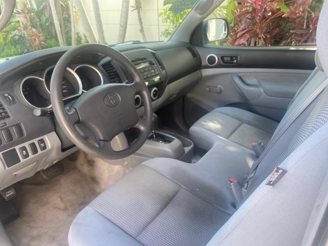 2009 Super White /Graphite Toyota Tacoma LOW MILES 25,398 1 OWNER (5TENX22N19Z) with an 2.7L DOHC EFI 16-Valve I4 VVT-i Engine engine, Automatic transmission, located at 4701 North Dixie Hwy, Pompano Beach, FL, 33064, (954) 422-2889, 26.240938, -80.123474 - OUR WEBPAGE FLORIDACARS1.COM HAS OVER 100 PHOTOS AND FREE CARFAX LINK 2009 TOYOTA TACOMA ICE COLD AC ONE OF A KIND FIND TOW PACKAGE VIN: 5TENX22N19Z601422 5 T E N X 2 2 N 1 9 Z 6 0 1 4 2 2 PICKUP 2.7L I4 F DOHC 16V GASOLINE 28 MPG REAR WHEEL DRIVE Features ABS Brakes AM/FM Stereo Automatic Transmiss - Photo#48