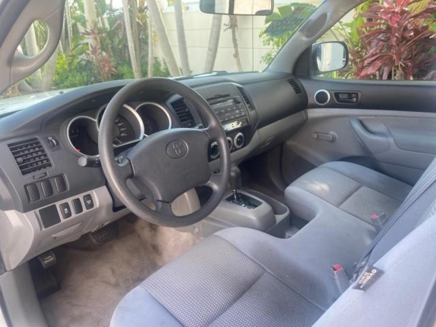 2009 Super White /Graphite Toyota Tacoma LOW MILES 25,398 1 OWNER (5TENX22N19Z) with an 2.7L DOHC EFI 16-Valve I4 VVT-i Engine engine, Automatic transmission, located at 4701 North Dixie Hwy, Pompano Beach, FL, 33064, (954) 422-2889, 26.240938, -80.123474 - OUR WEBPAGE FLORIDACARS1.COM HAS OVER 100 PHOTOS AND FREE CARFAX LINK 2009 TOYOTA TACOMA ICE COLD AC ONE OF A KIND FIND VIN: 5TENX22N19Z601422 5 T E N X 2 2 N 1 9 Z 6 0 1 4 2 2 PICKUP 2.7L I4 F DOHC 16V GASOLINE 28 MPG REAR WHEEL DRIVE Features ABS Brakes AM/FM Stereo Automatic Transmission Auxiliar - Photo#49