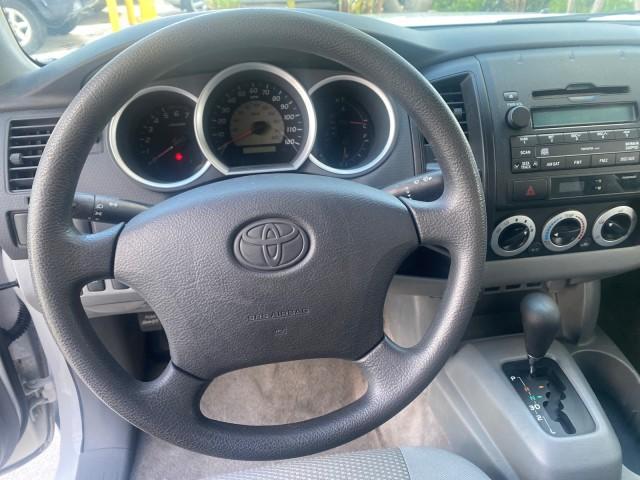 2009 Super White /Graphite Toyota Tacoma LOW MILES 25,398 1 OWNER (5TENX22N19Z) with an 2.7L DOHC EFI 16-Valve I4 VVT-i Engine engine, Automatic transmission, located at 4701 North Dixie Hwy, Pompano Beach, FL, 33064, (954) 422-2889, 26.240938, -80.123474 - OUR WEBPAGE FLORIDACARS1.COM HAS OVER 100 PHOTOS AND FREE CARFAX LINK 2009 TOYOTA TACOMA ICE COLD AC ONE OF A KIND FIND TOW PACKAGE VIN: 5TENX22N19Z601422 5 T E N X 2 2 N 1 9 Z 6 0 1 4 2 2 PICKUP 2.7L I4 F DOHC 16V GASOLINE 28 MPG REAR WHEEL DRIVE Features ABS Brakes AM/FM Stereo Automatic Transmiss - Photo#50