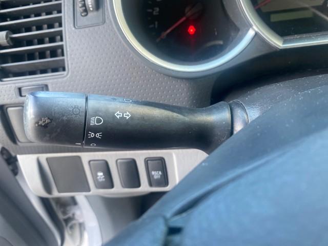 2009 Super White /Graphite Toyota Tacoma LOW MILES 25,398 1 OWNER (5TENX22N19Z) with an 2.7L DOHC EFI 16-Valve I4 VVT-i Engine engine, Automatic transmission, located at 4701 North Dixie Hwy, Pompano Beach, FL, 33064, (954) 422-2889, 26.240938, -80.123474 - OUR WEBPAGE FLORIDACARS1.COM HAS OVER 100 PHOTOS AND FREE CARFAX LINK 2009 TOYOTA TACOMA ICE COLD AC ONE OF A KIND FIND TOW PACKAGE VIN: 5TENX22N19Z601422 5 T E N X 2 2 N 1 9 Z 6 0 1 4 2 2 PICKUP 2.7L I4 F DOHC 16V GASOLINE 28 MPG REAR WHEEL DRIVE Features ABS Brakes AM/FM Stereo Automatic Transmiss - Photo#51