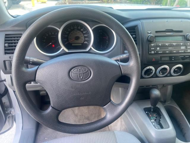 2009 Super White /Graphite Toyota Tacoma LOW MILES 25,398 1 OWNER (5TENX22N19Z) with an 2.7L DOHC EFI 16-Valve I4 VVT-i Engine engine, Automatic transmission, located at 4701 North Dixie Hwy, Pompano Beach, FL, 33064, (954) 422-2889, 26.240938, -80.123474 - OUR WEBPAGE FLORIDACARS1.COM HAS OVER 100 PHOTOS AND FREE CARFAX LINK 2009 TOYOTA TACOMA ICE COLD AC ONE OF A KIND FIND TOW PACKAGE VIN: 5TENX22N19Z601422 5 T E N X 2 2 N 1 9 Z 6 0 1 4 2 2 PICKUP 2.7L I4 F DOHC 16V GASOLINE 28 MPG REAR WHEEL DRIVE Features ABS Brakes AM/FM Stereo Automatic Transmiss - Photo#53