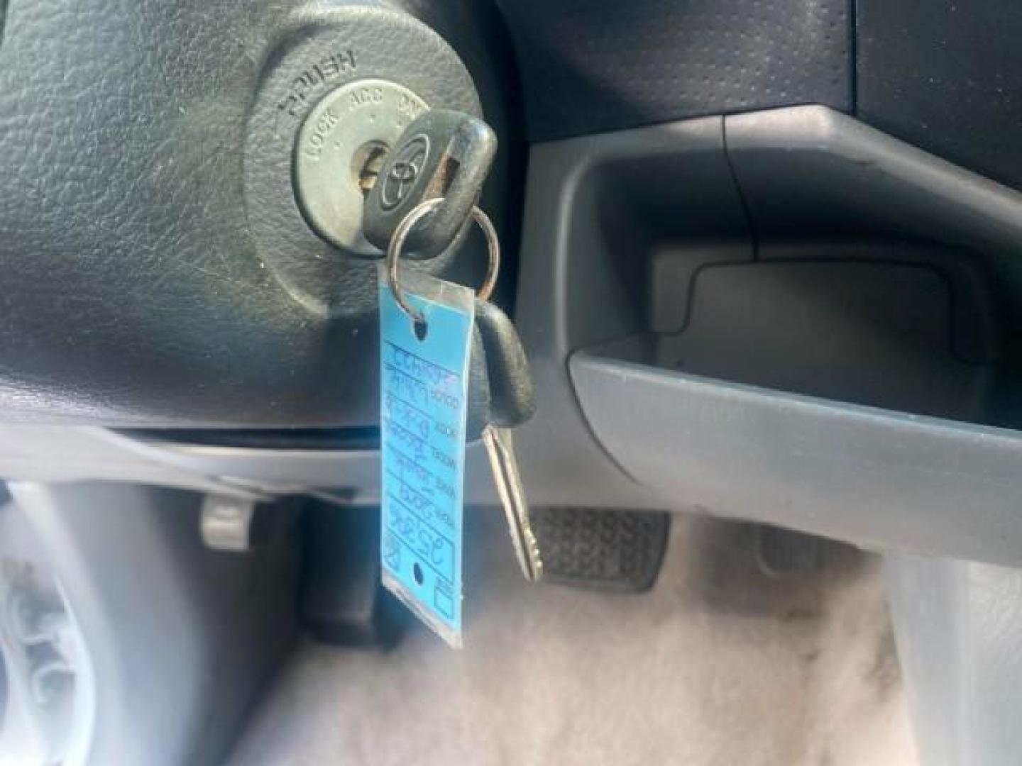 2009 Super White /Graphite Toyota Tacoma LOW MILES 25,398 1 OWNER (5TENX22N19Z) with an 2.7L DOHC EFI 16-Valve I4 VVT-i Engine engine, Automatic transmission, located at 4701 North Dixie Hwy, Pompano Beach, FL, 33064, (954) 422-2889, 26.240938, -80.123474 - OUR WEBPAGE FLORIDACARS1.COM HAS OVER 100 PHOTOS AND FREE CARFAX LINK 2009 TOYOTA TACOMA ICE COLD AC ONE OF A KIND FIND VIN: 5TENX22N19Z601422 5 T E N X 2 2 N 1 9 Z 6 0 1 4 2 2 PICKUP 2.7L I4 F DOHC 16V GASOLINE 28 MPG REAR WHEEL DRIVE Features ABS Brakes AM/FM Stereo Automatic Transmission Auxiliar - Photo#56